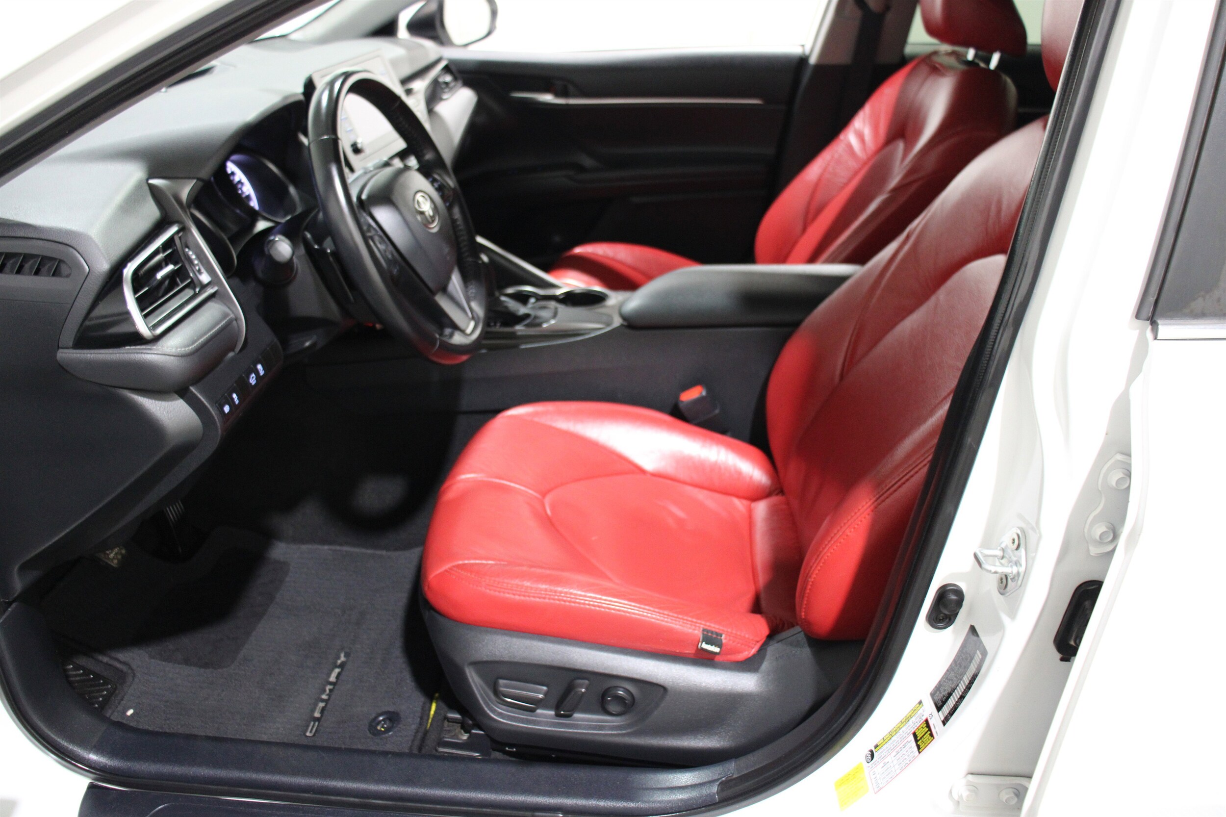 2021 Toyota Camry SE photo 3