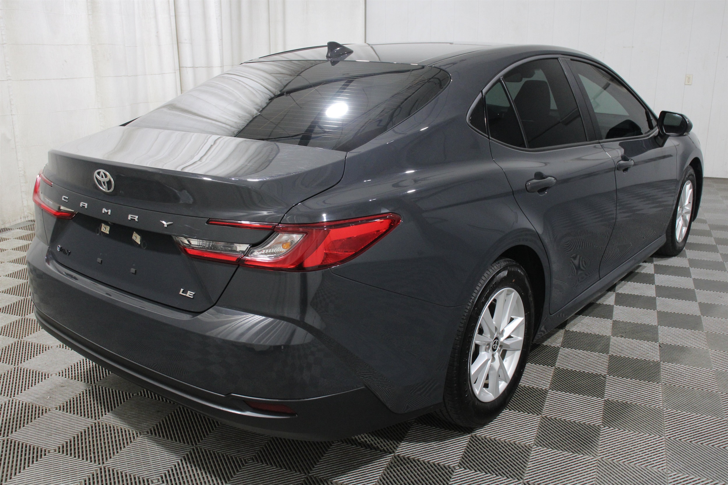 2025 Toyota Camry LE - Photo 33