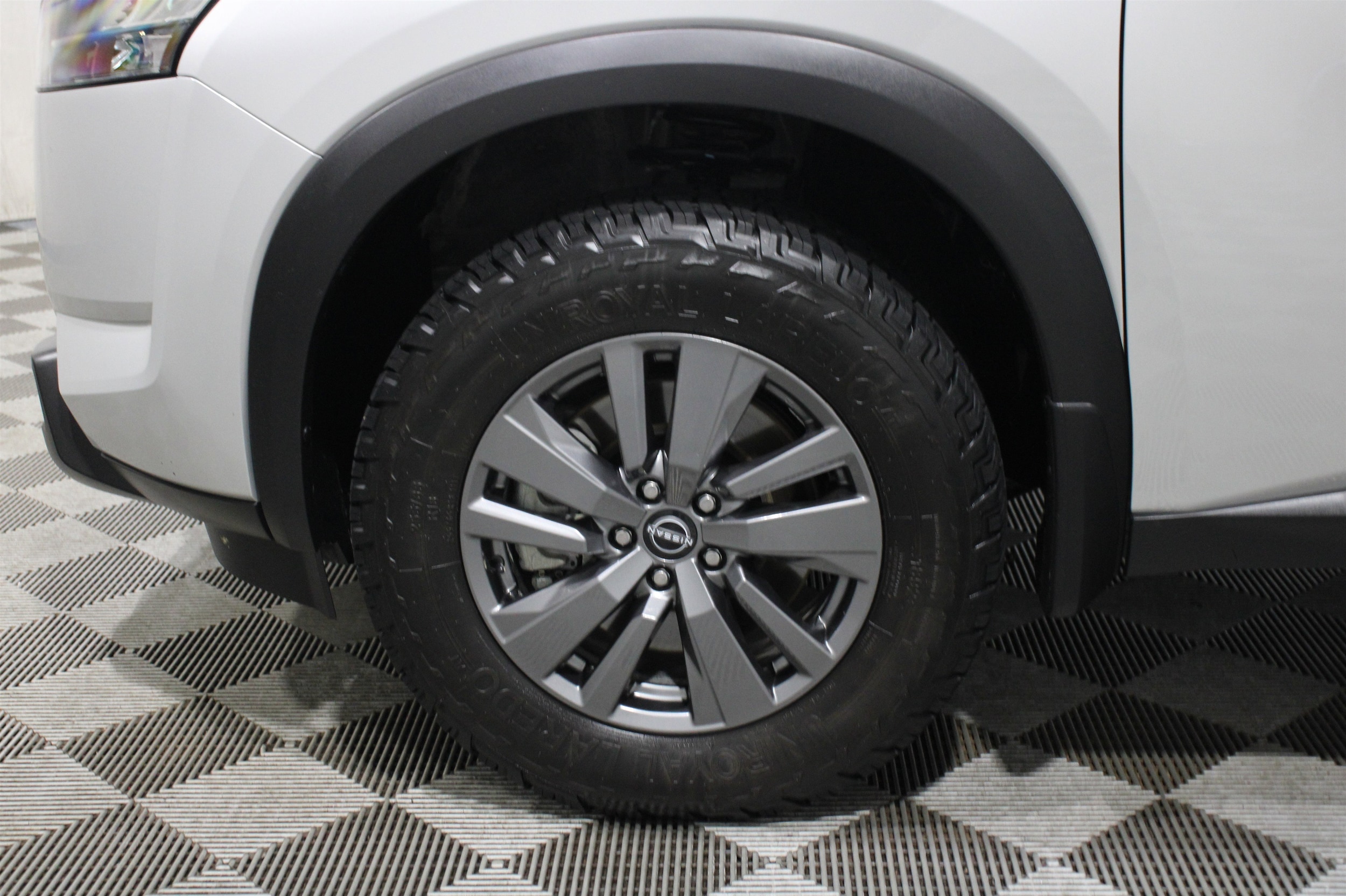 2025 Nissan Pathfinder SV - Photo 41