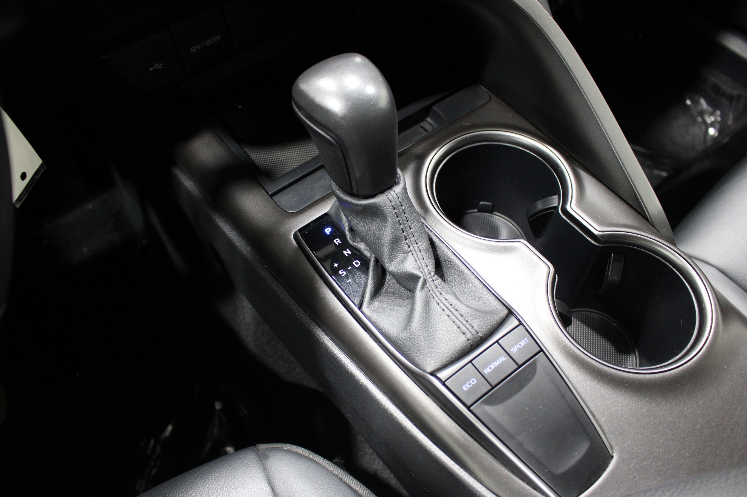 2024 Toyota Camry SE - Photo 17