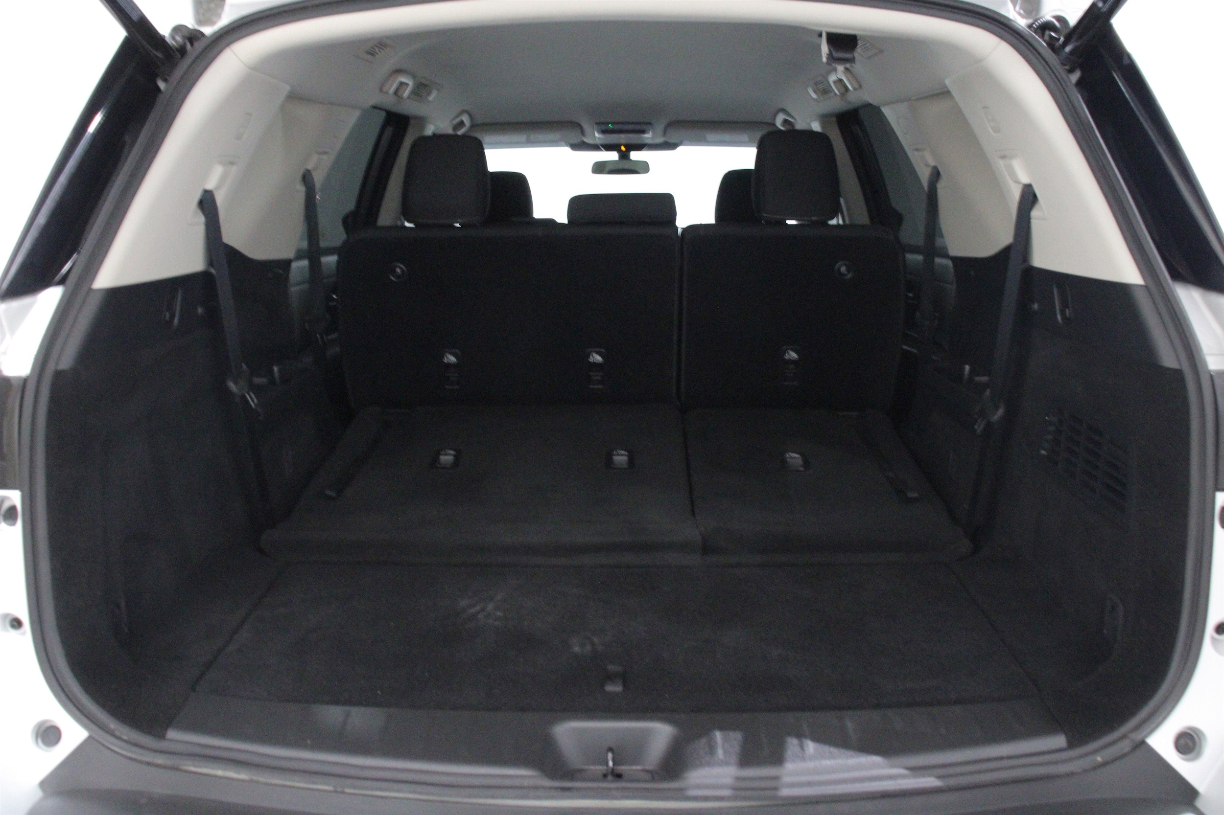 2025 Nissan Pathfinder SV - Photo 26
