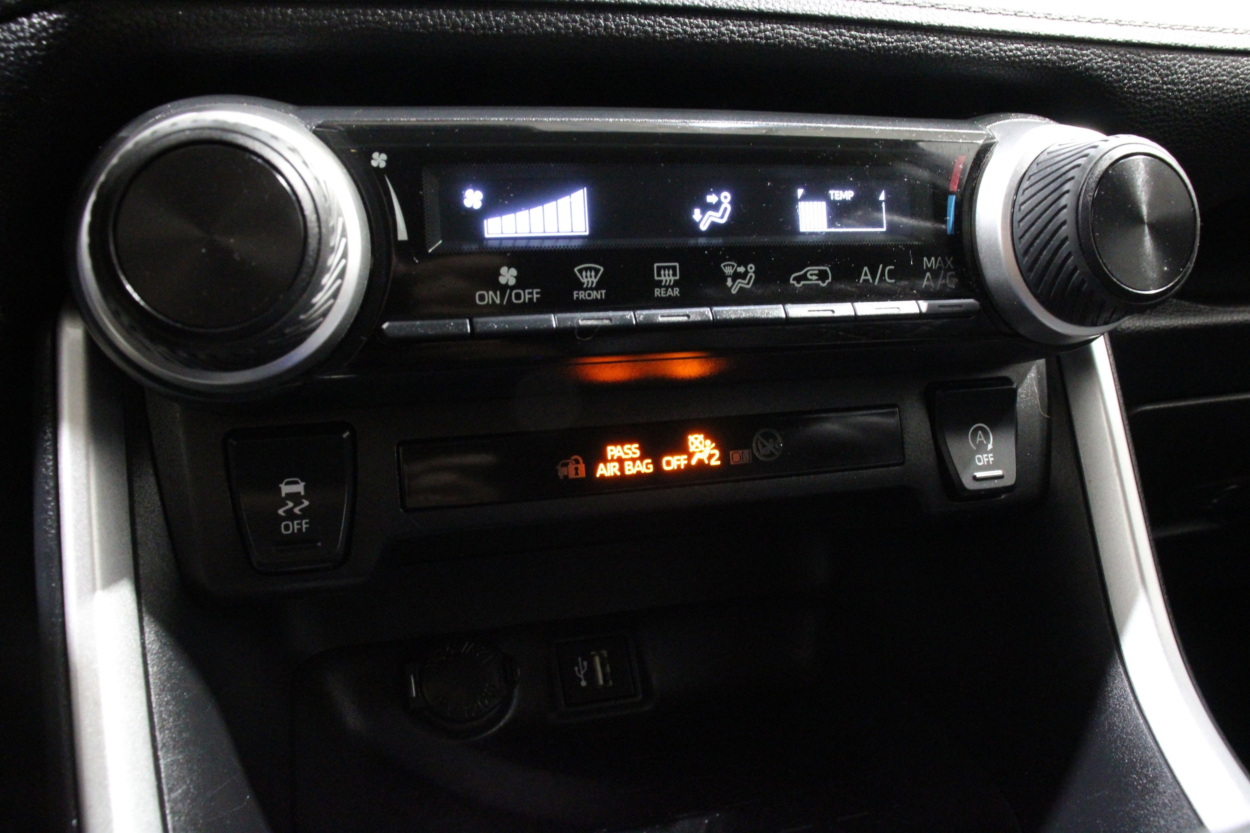 2025 Toyota RAV4 LE - Photo 19