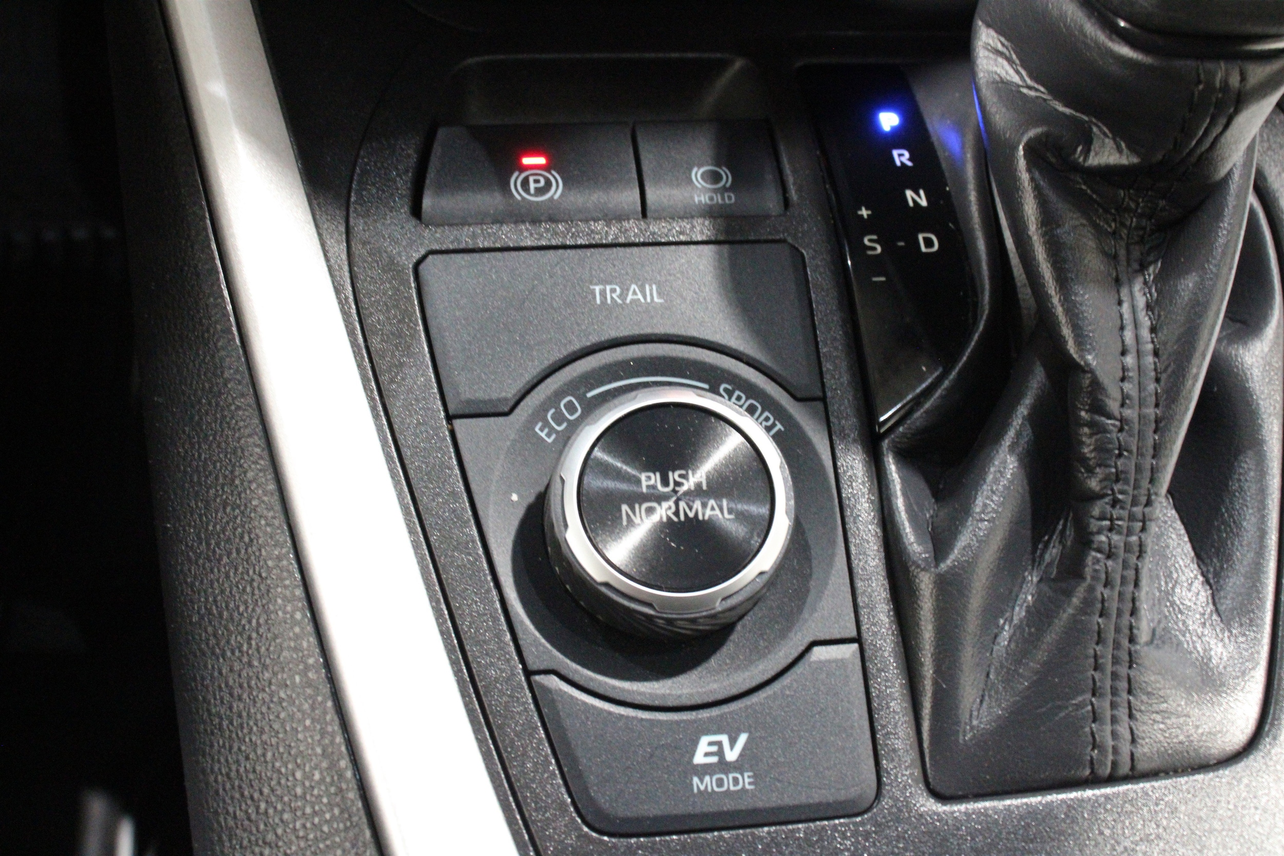 2024 Toyota RAV4 LE - Photo 21
