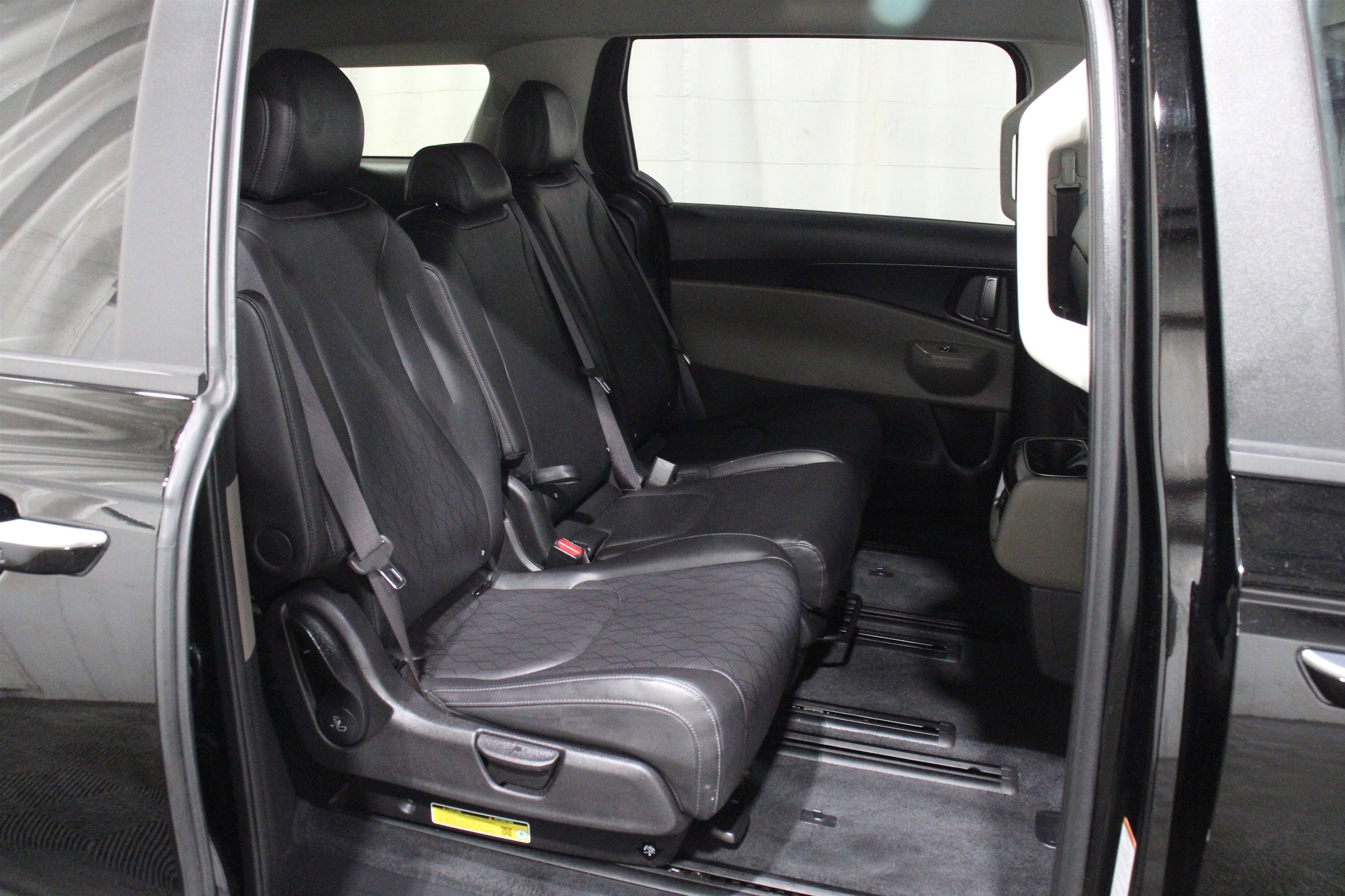 2025 Kia Carnival LXS - Photo 28