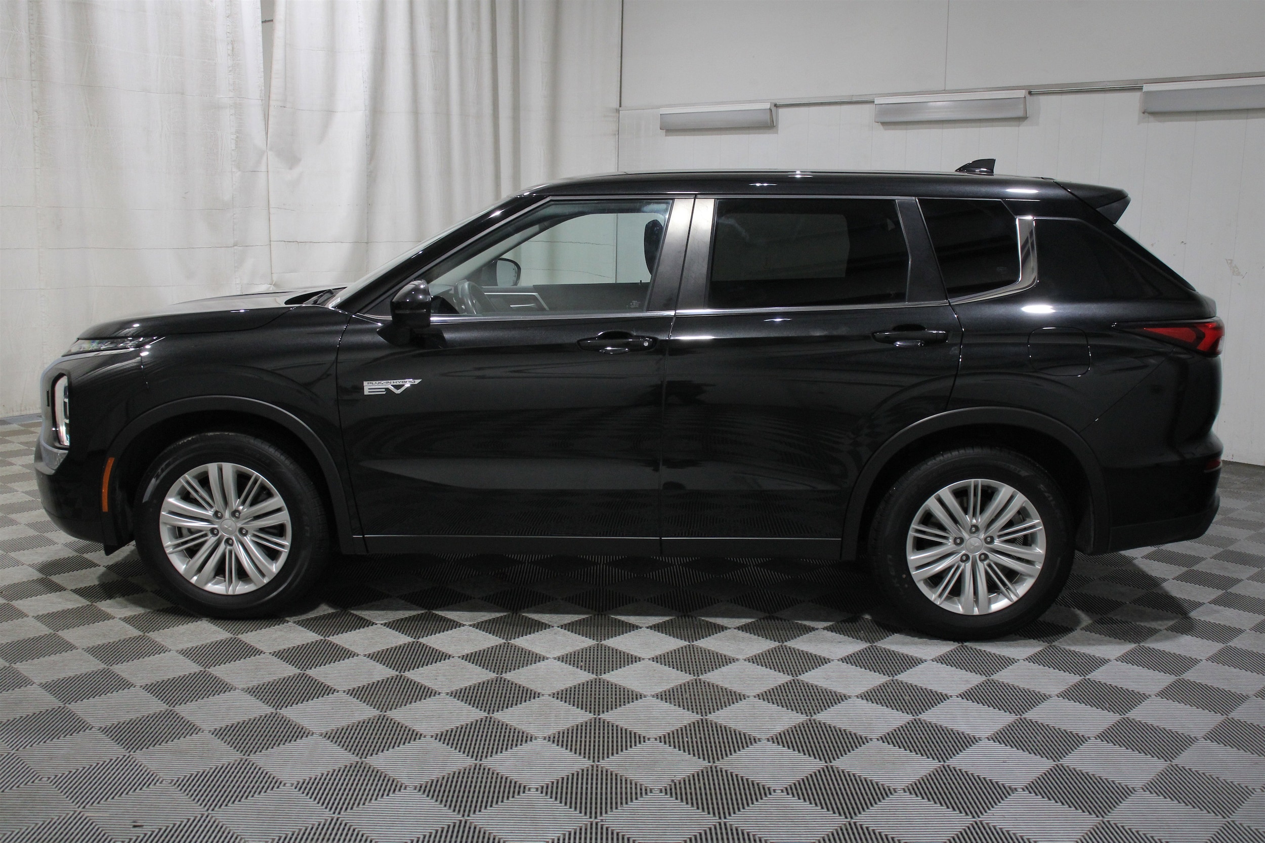2024 Mitsubishi Outlander Plug-in Hybrid ES - Photo 39