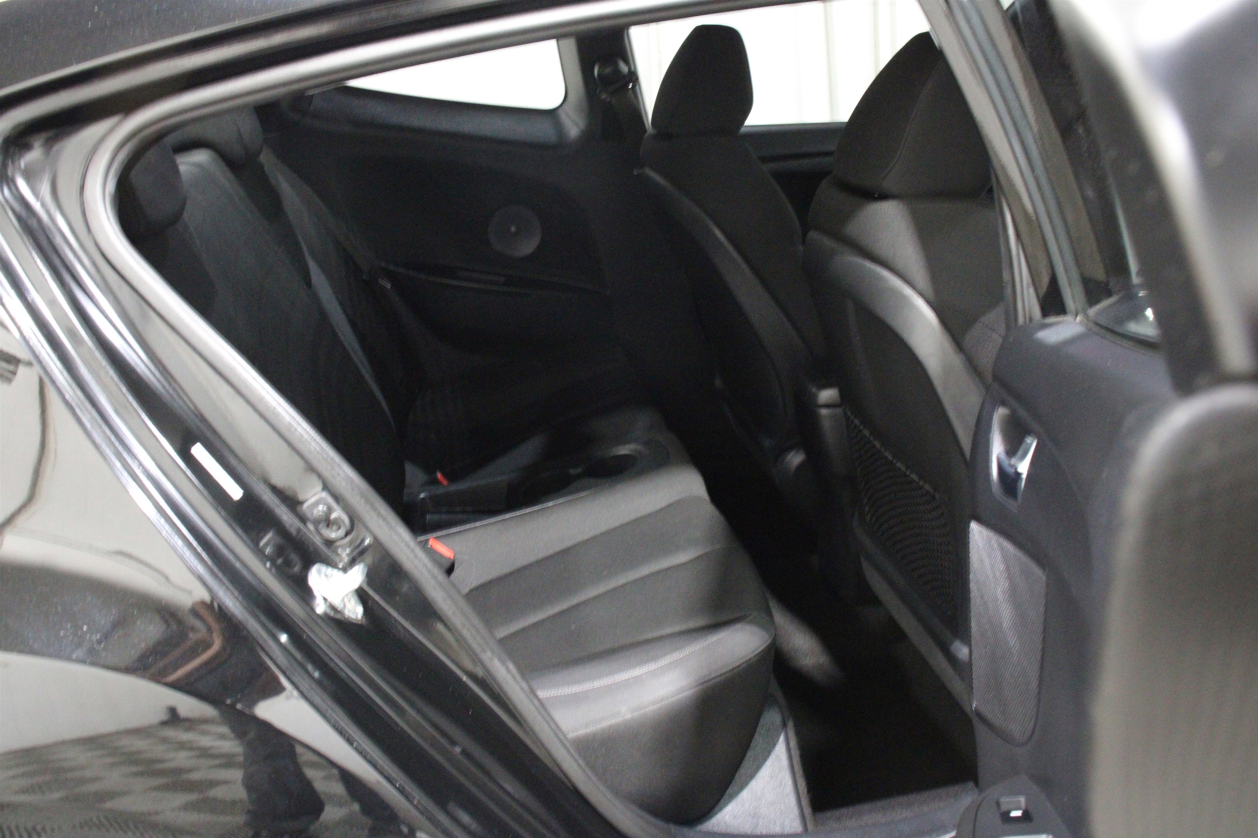 2016 Hyundai Veloster Base - Photo 23