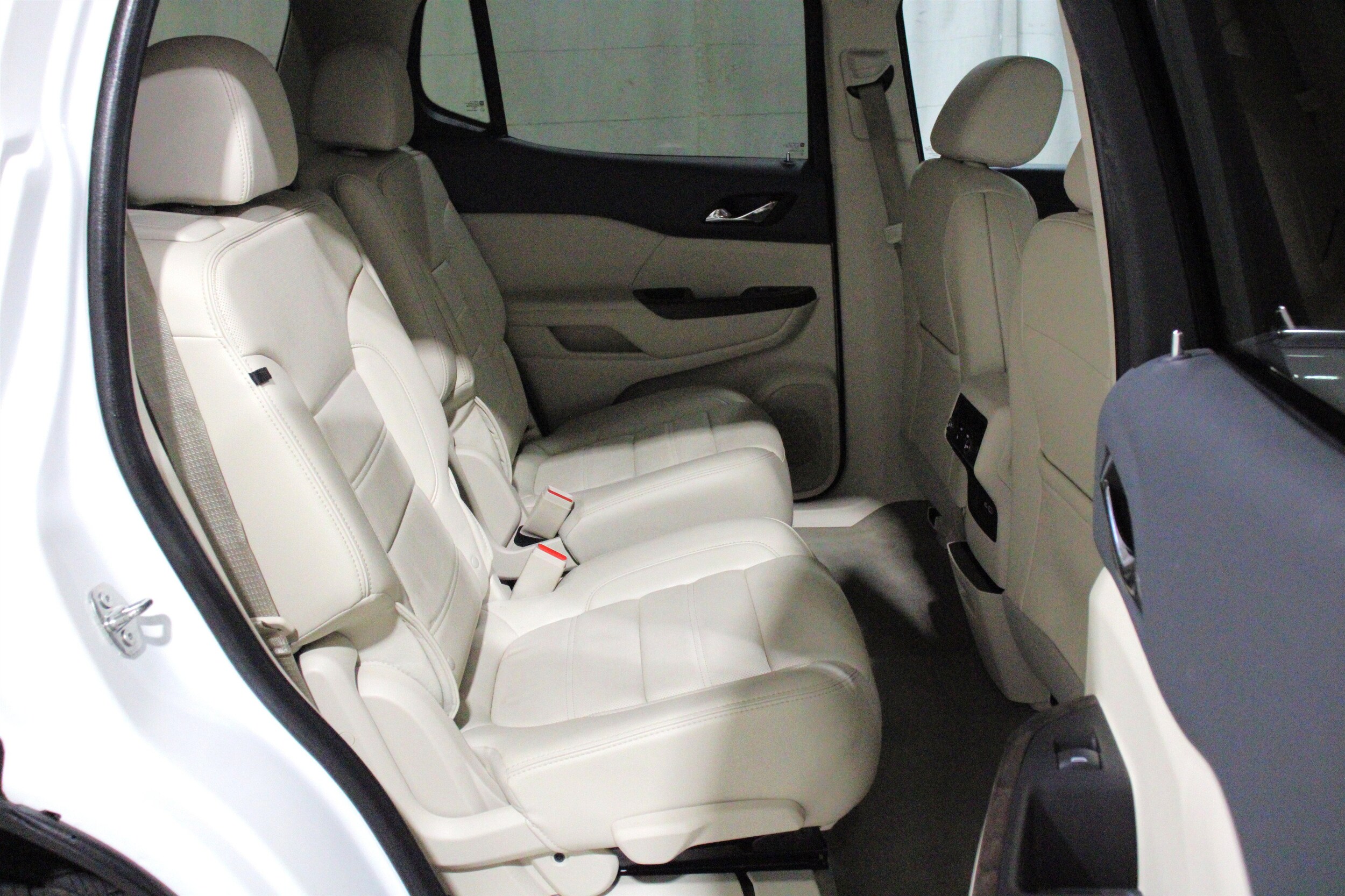 2023 GMC Acadia Denali - Photo 29