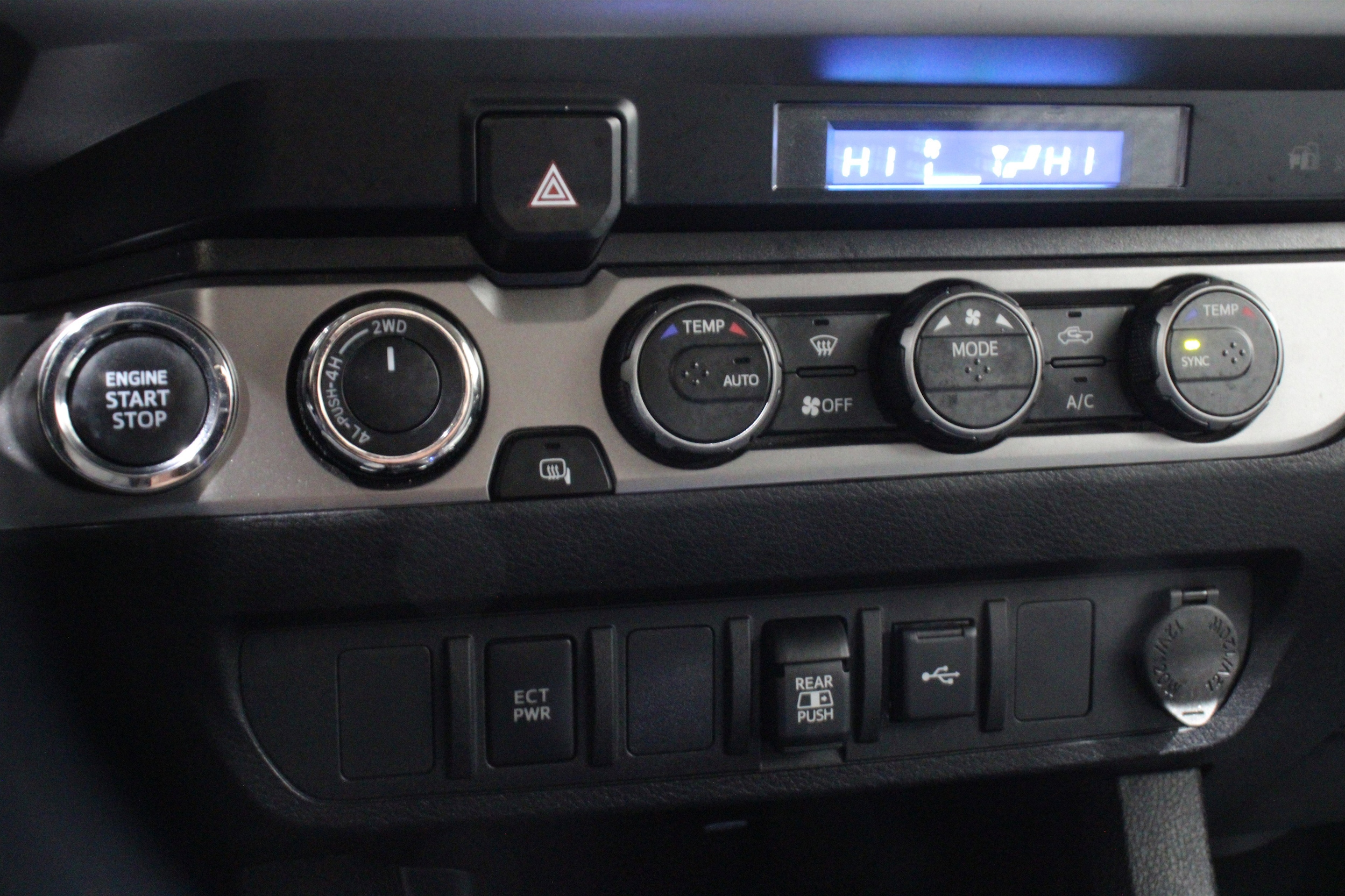 2023 Toyota Tacoma SR5 - Photo 18