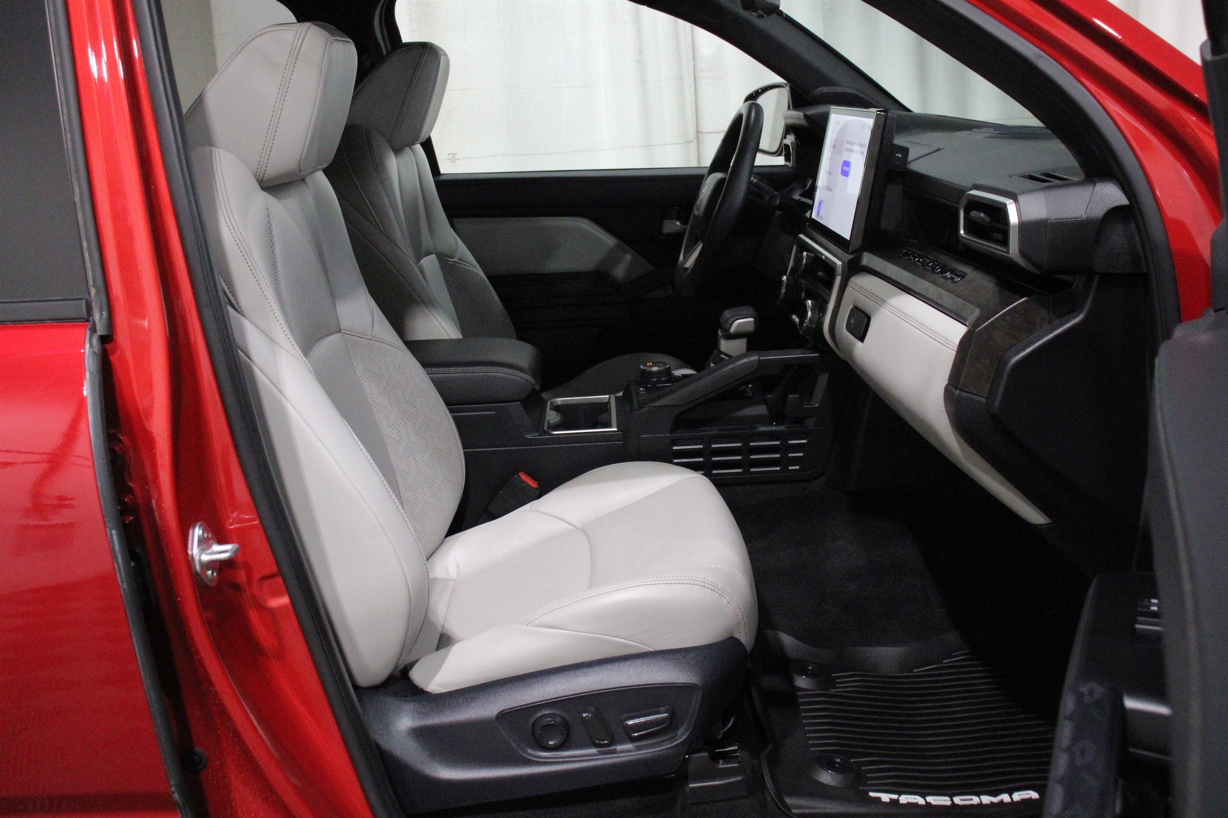 2025 Toyota Tacoma Limited - Photo 30