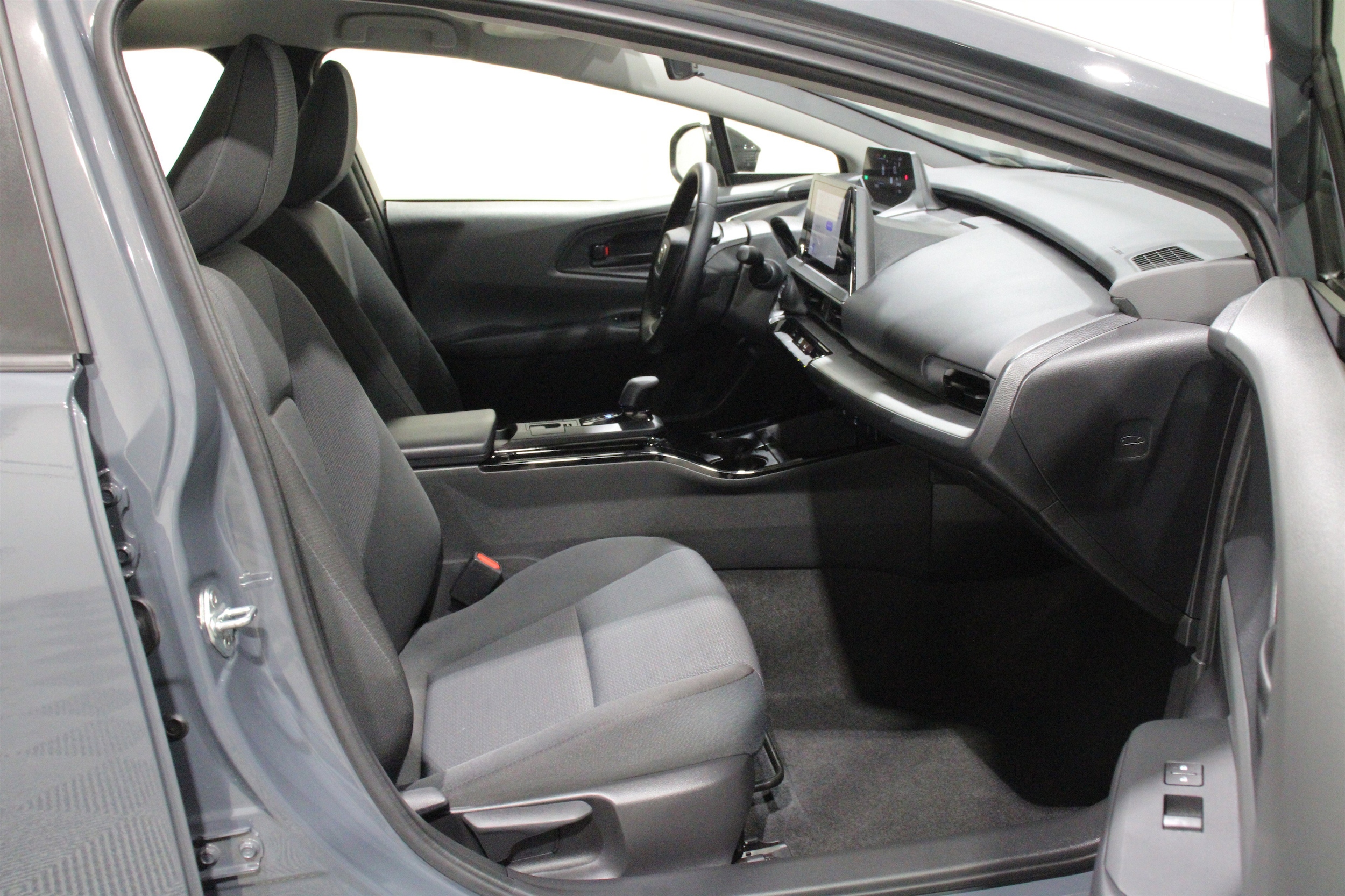 2024 Toyota Prius LE - Photo 28