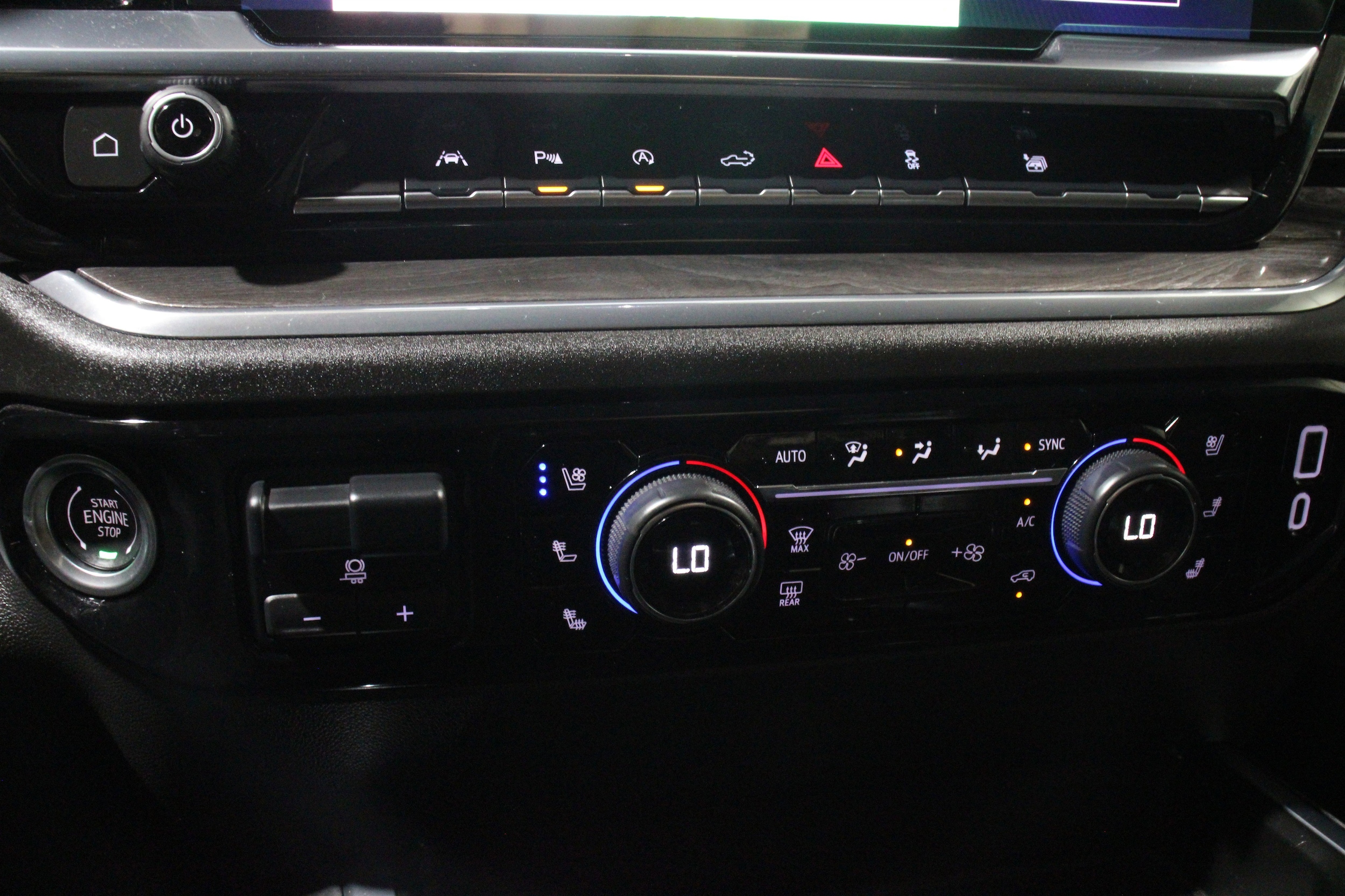 2025 Chevrolet Silverado 1500 LTZ - Photo 19