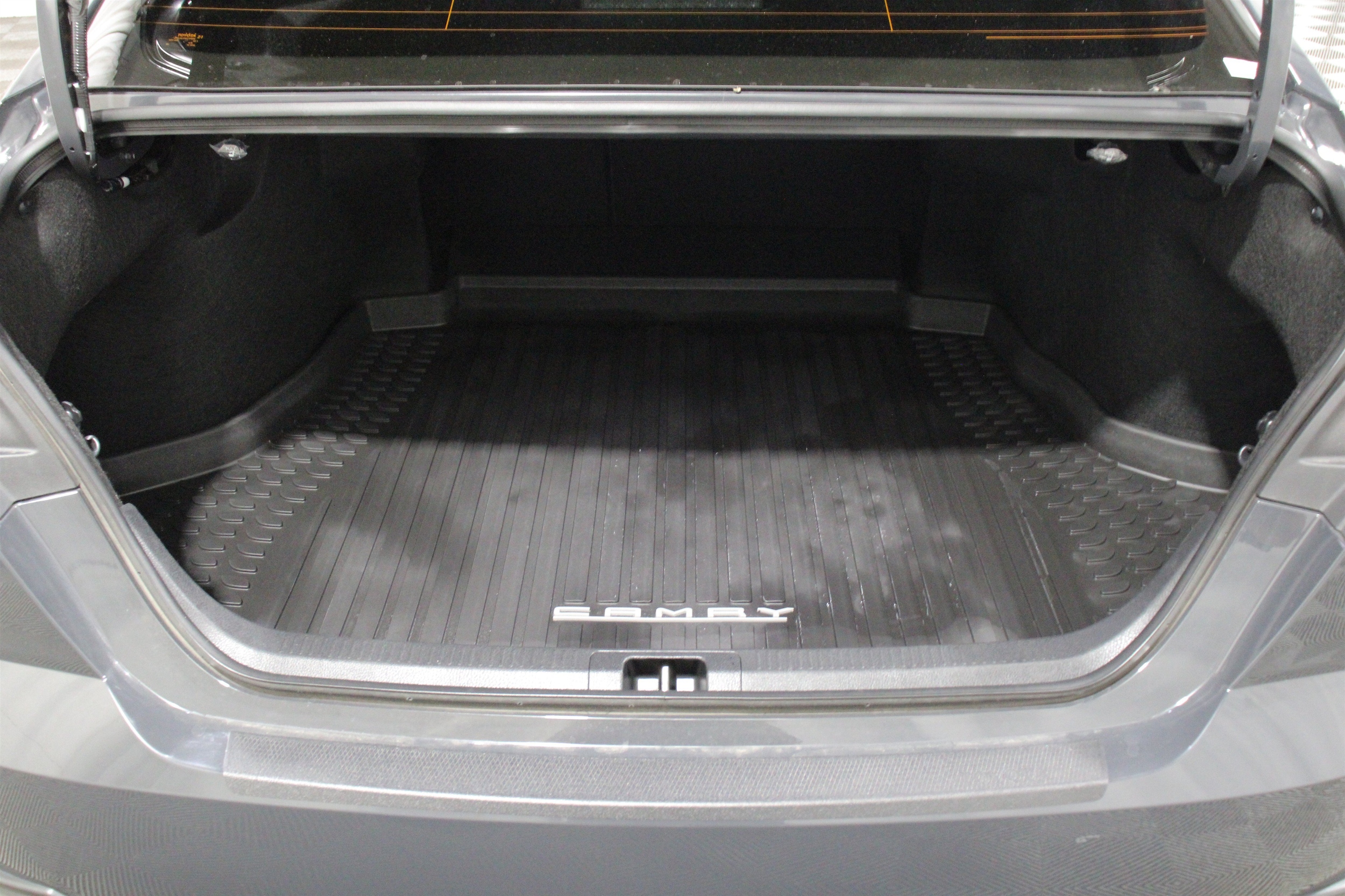 2025 Toyota Camry SE - Photo 24