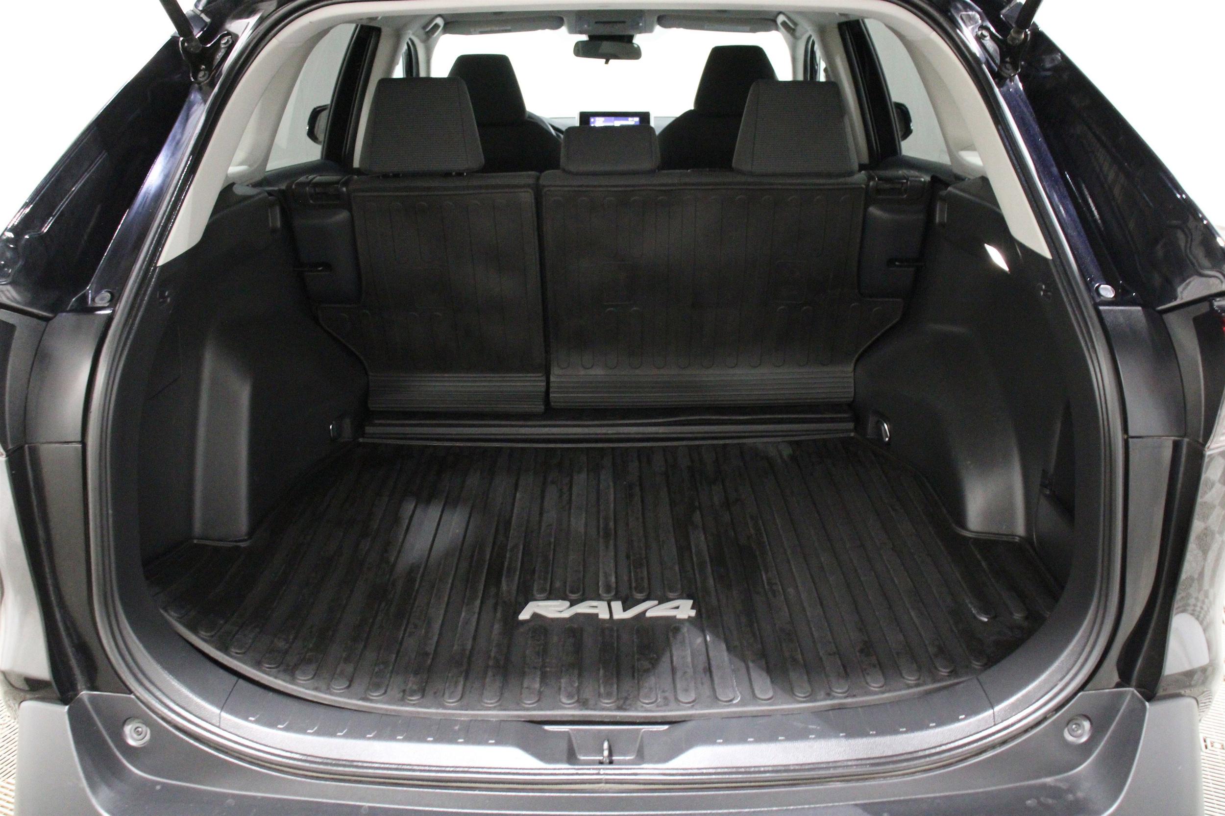 2024 Toyota RAV4 LE - Photo 23