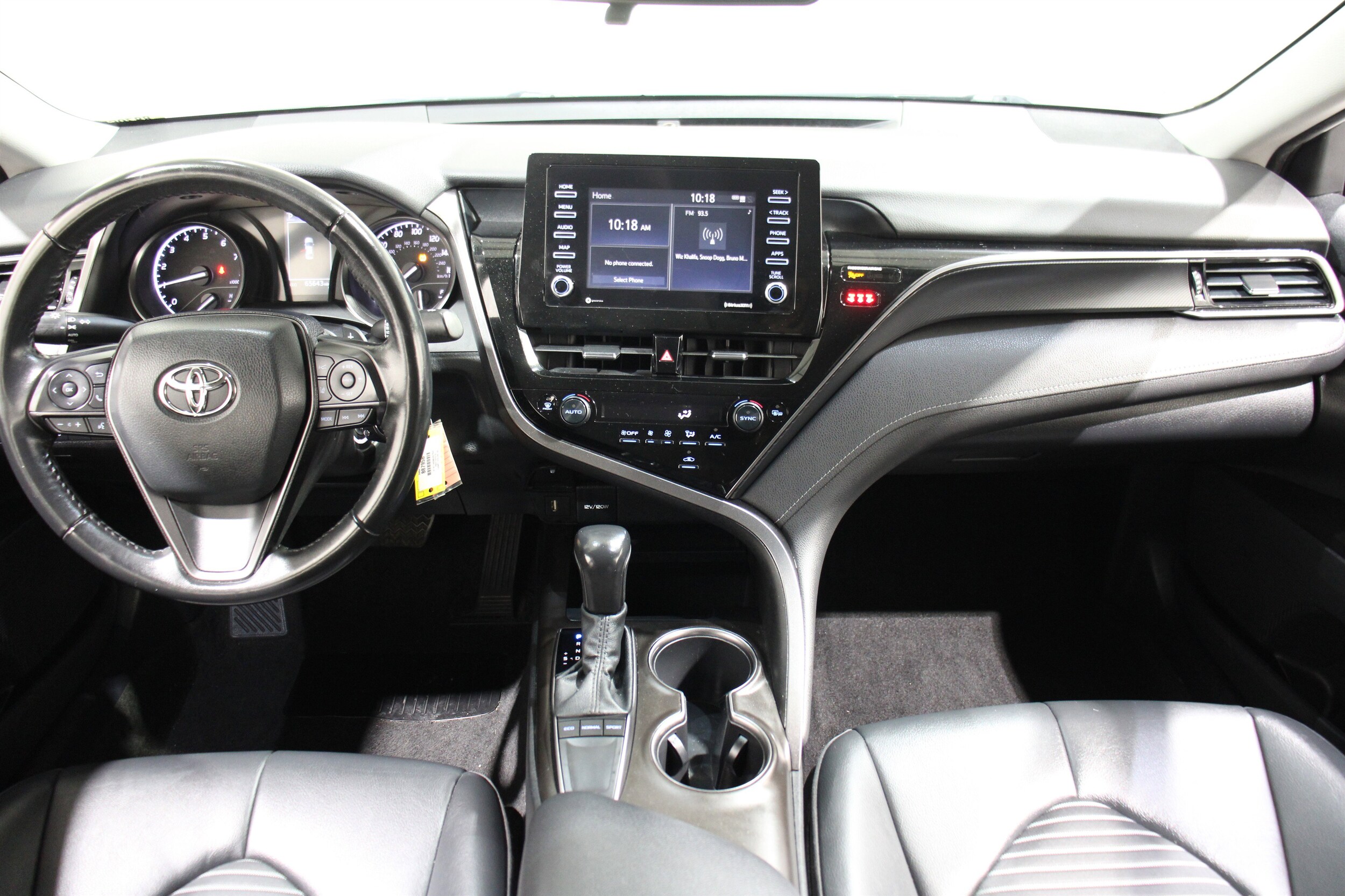 2022 Toyota Camry SE photo 2