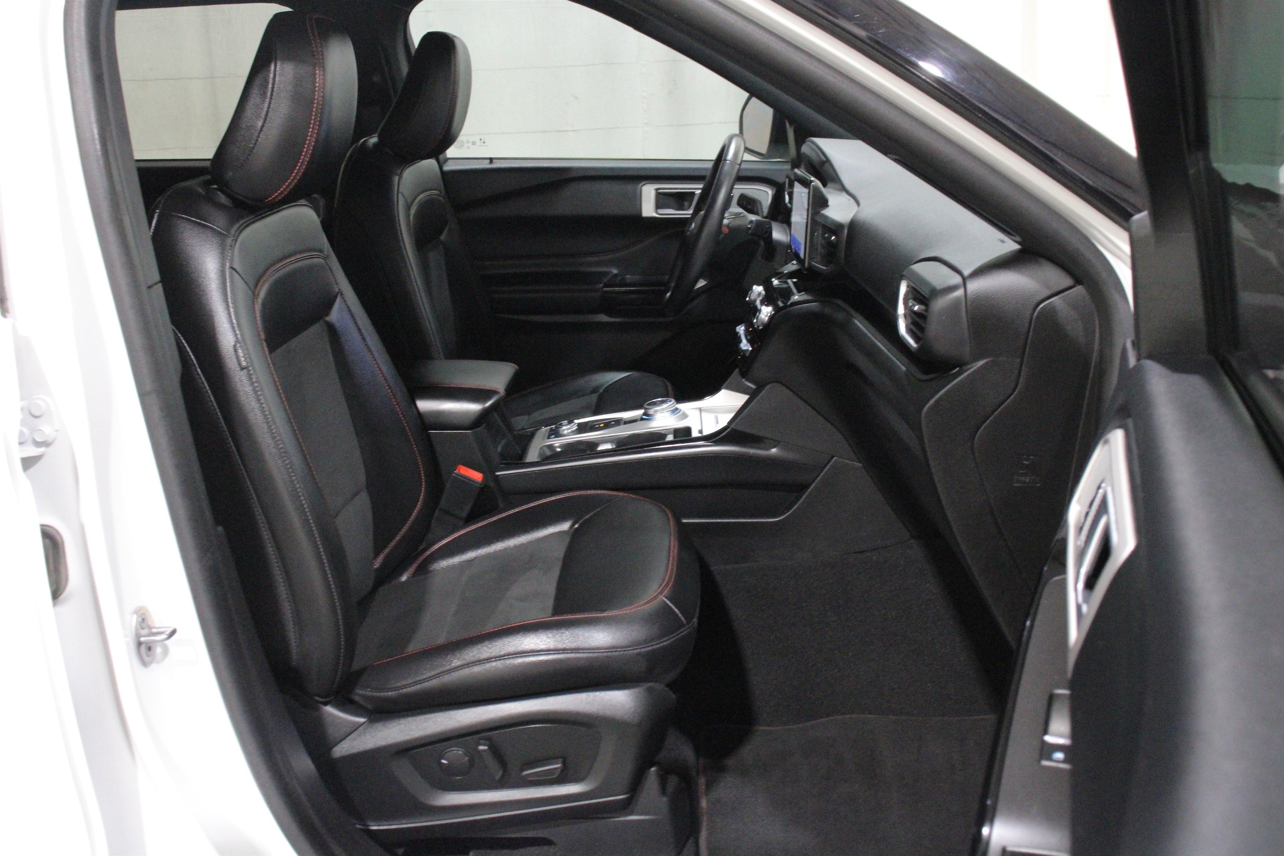 2023 Ford Explorer ST-LINE - Photo 30