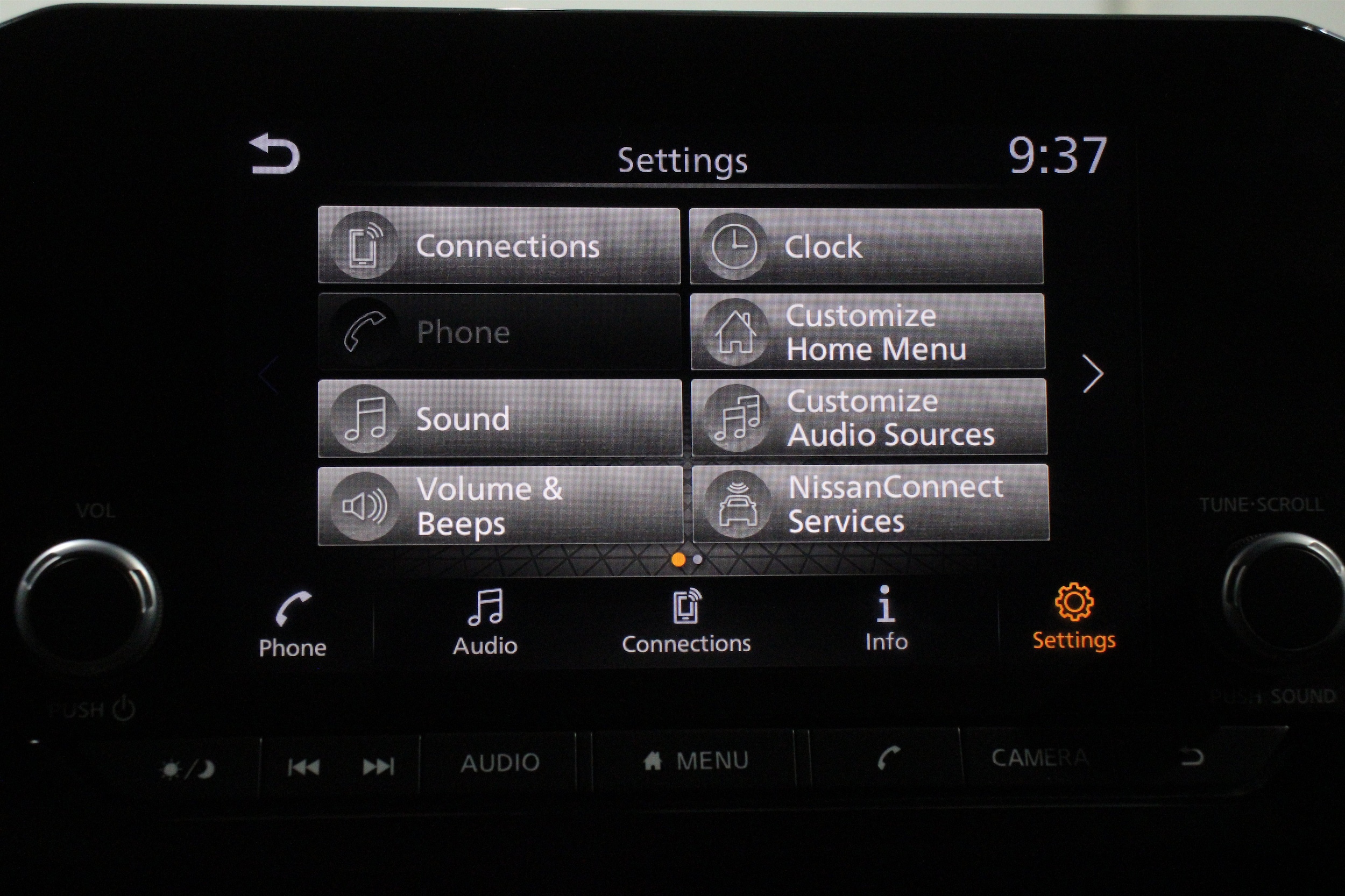 2025 Nissan Pathfinder SV - Photo 16