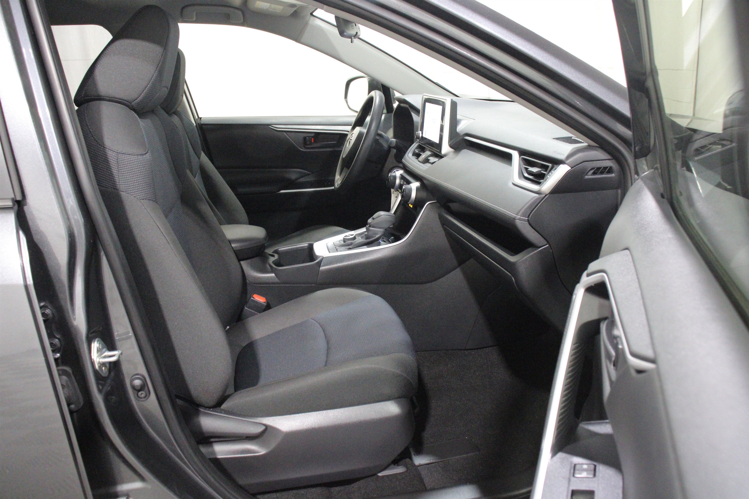 2025 Toyota RAV4 LE - Photo 26