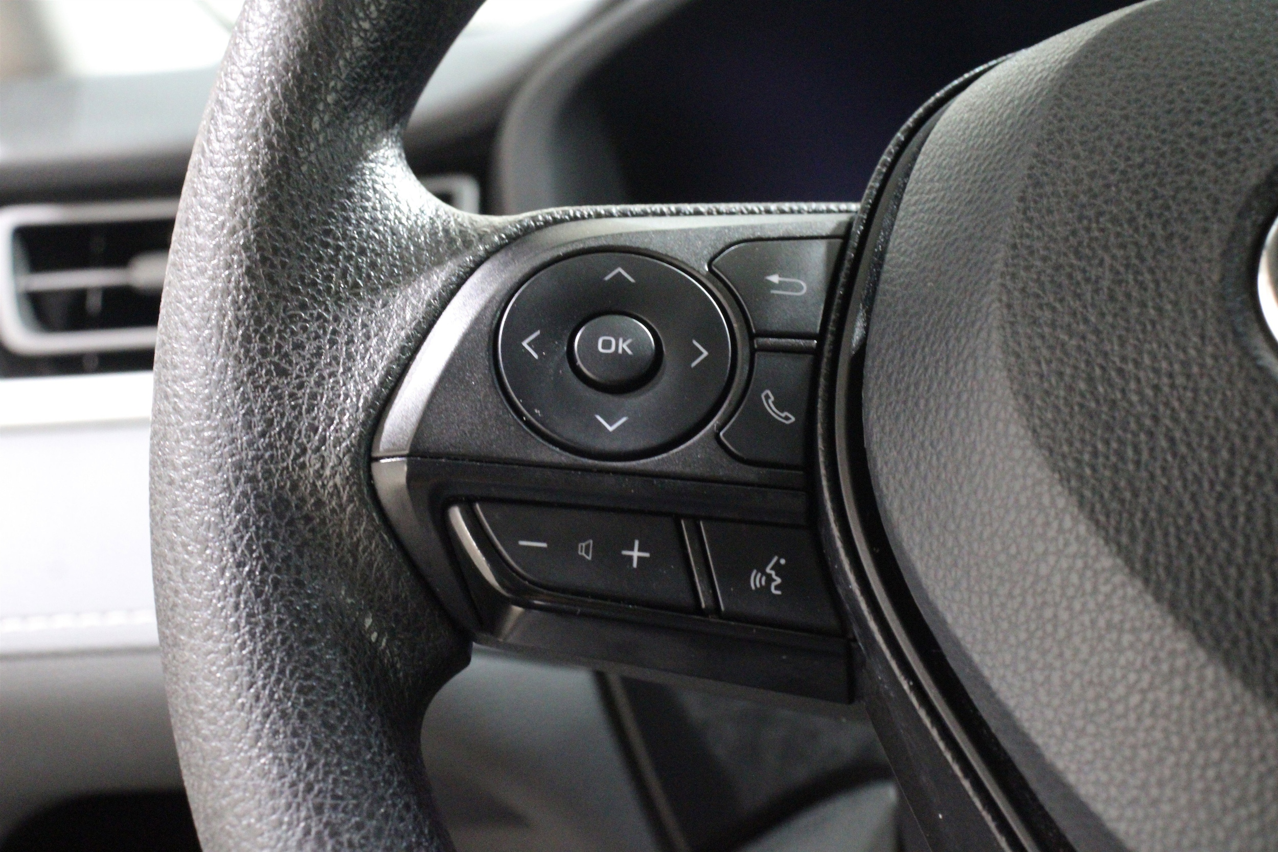 2024 Toyota RAV4 LE - Photo 9