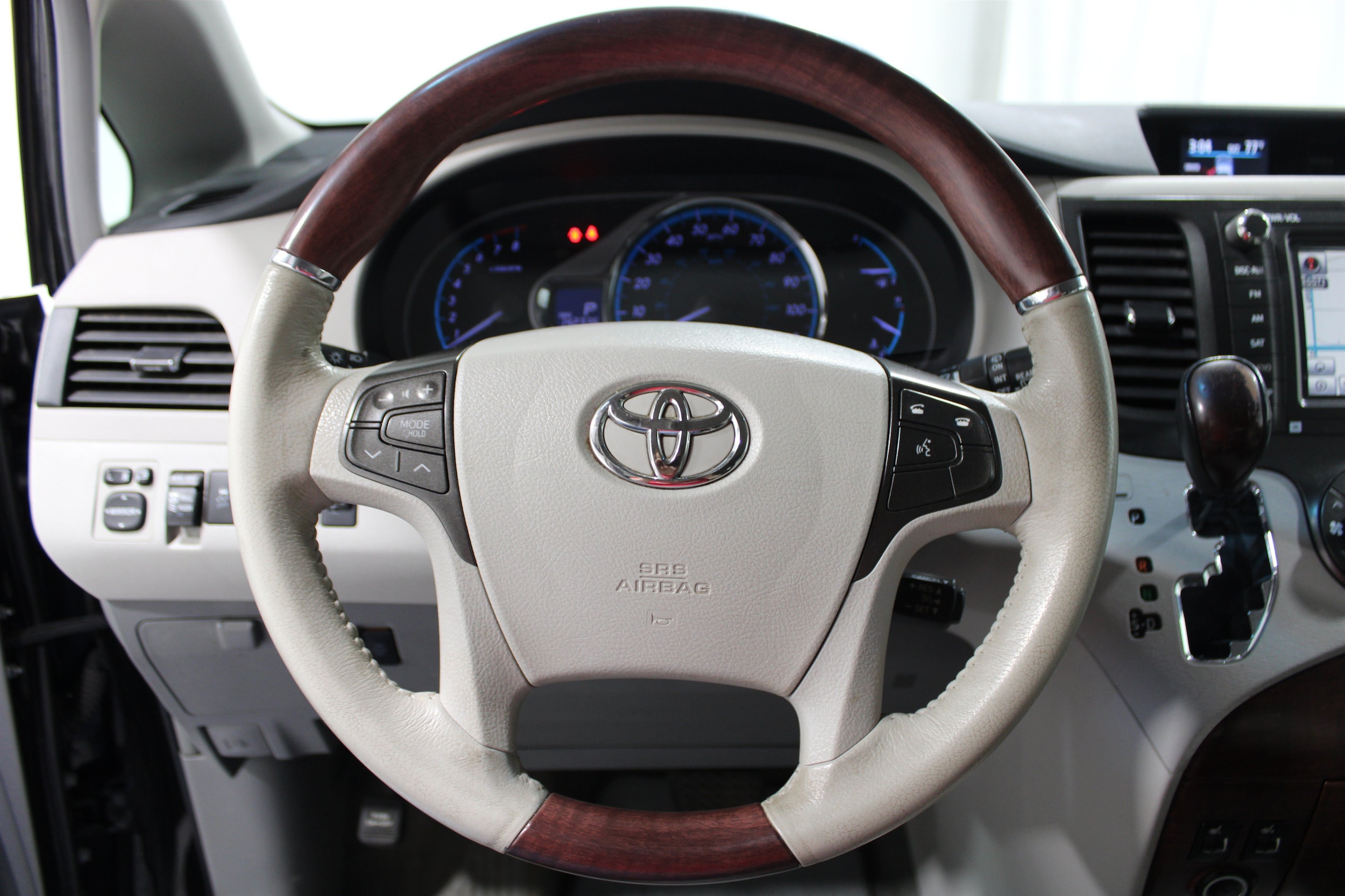 2014 Toyota Sienna Limited - Photo 9