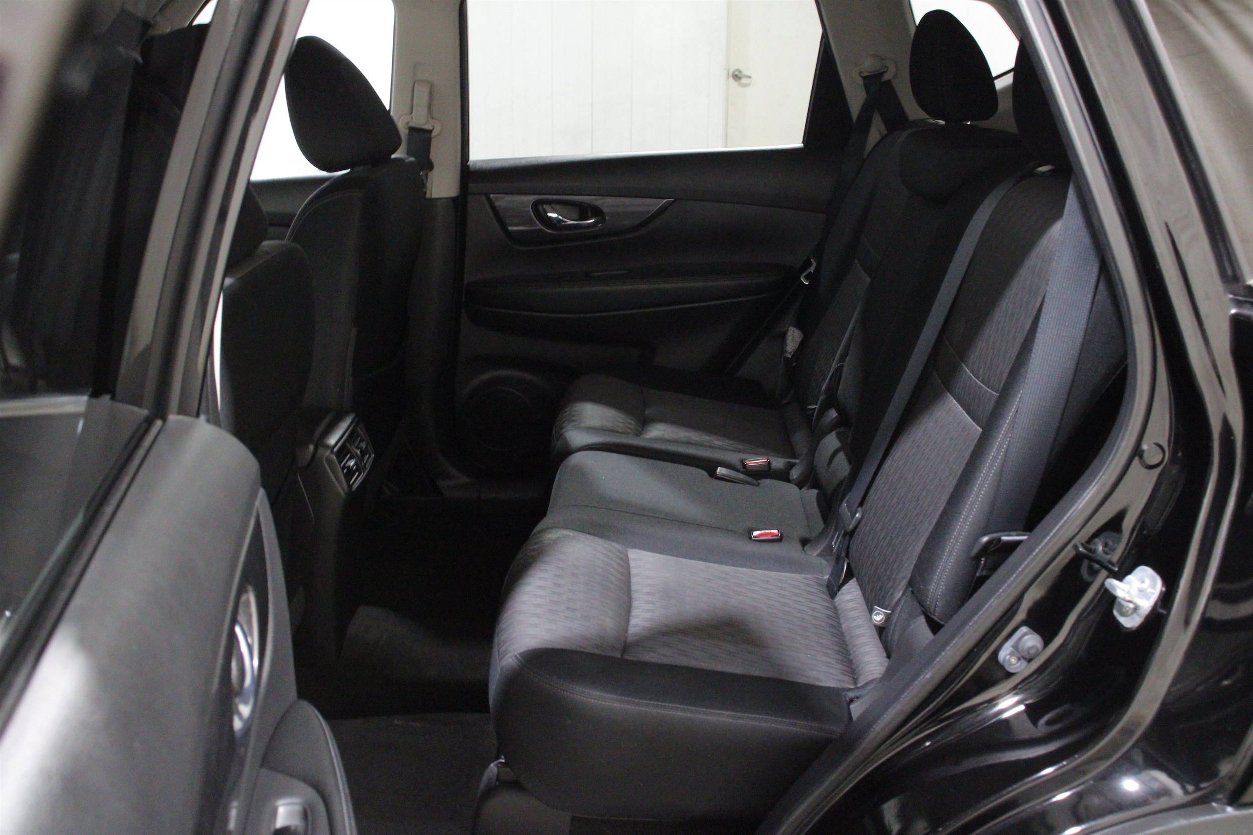 2017 Nissan Rogue SV - Photo 21