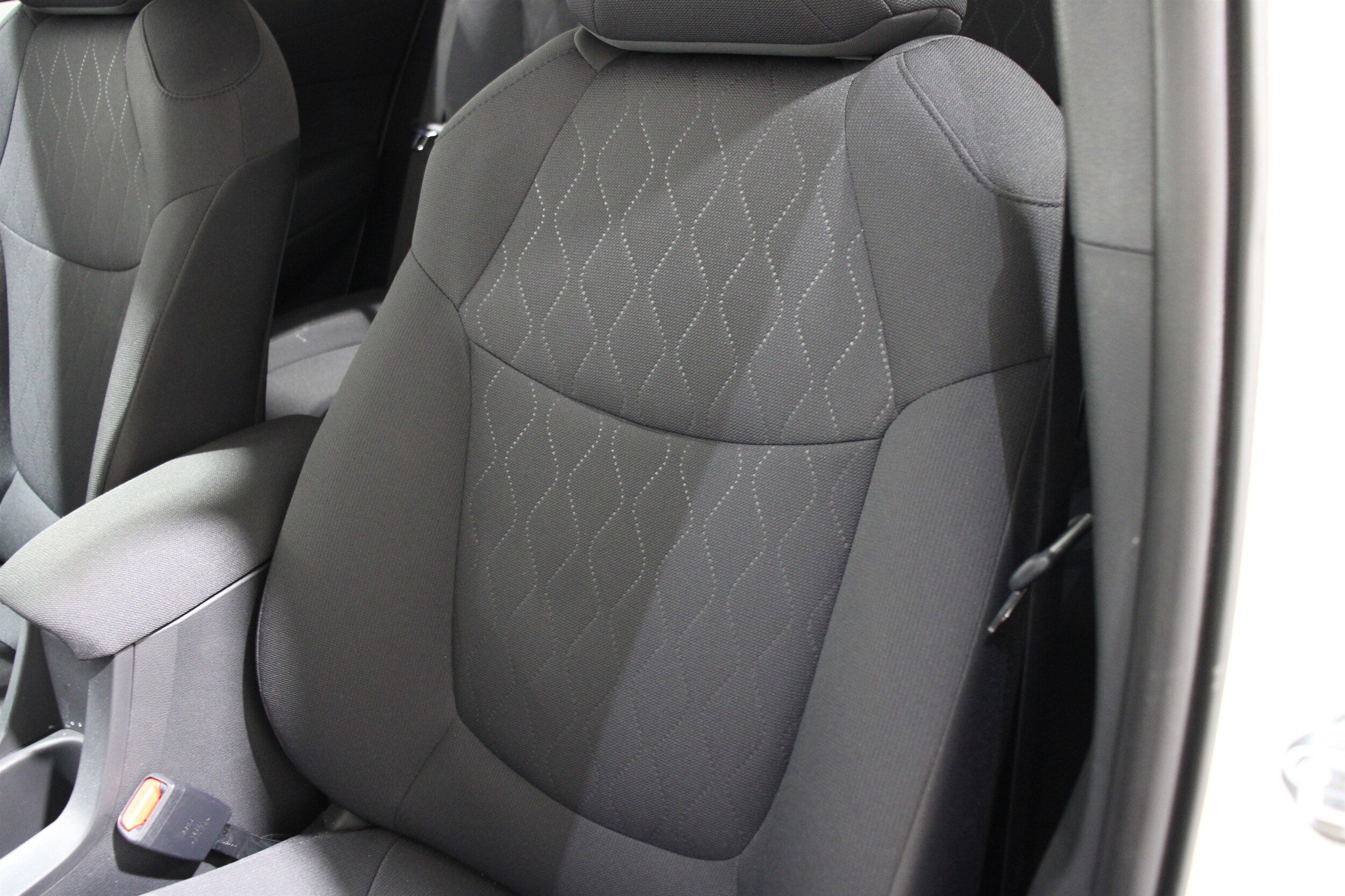 2024 Toyota Corolla Cross LE photo 4