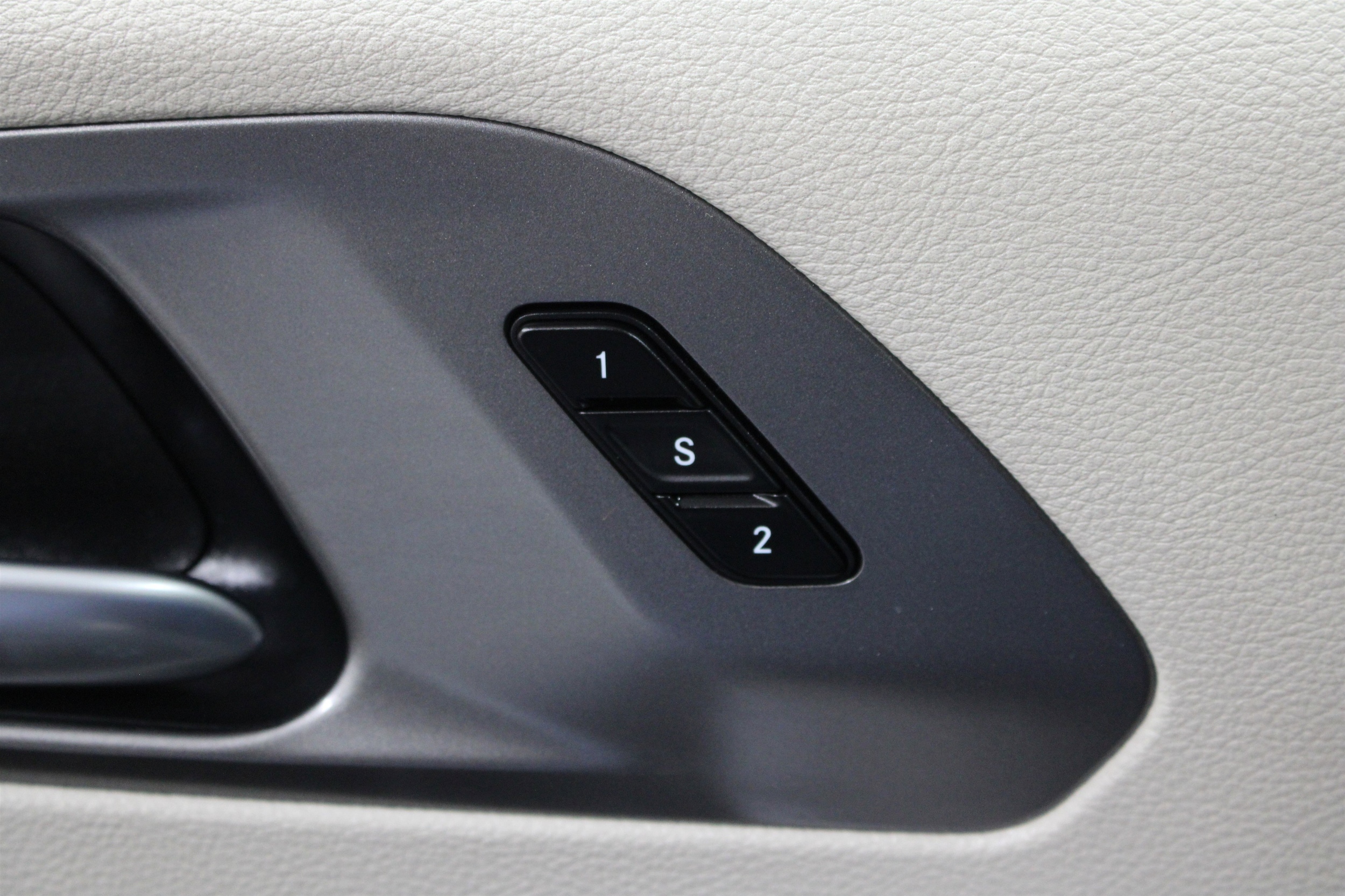 2024 Chrysler Pacifica Touring L - Photo 8