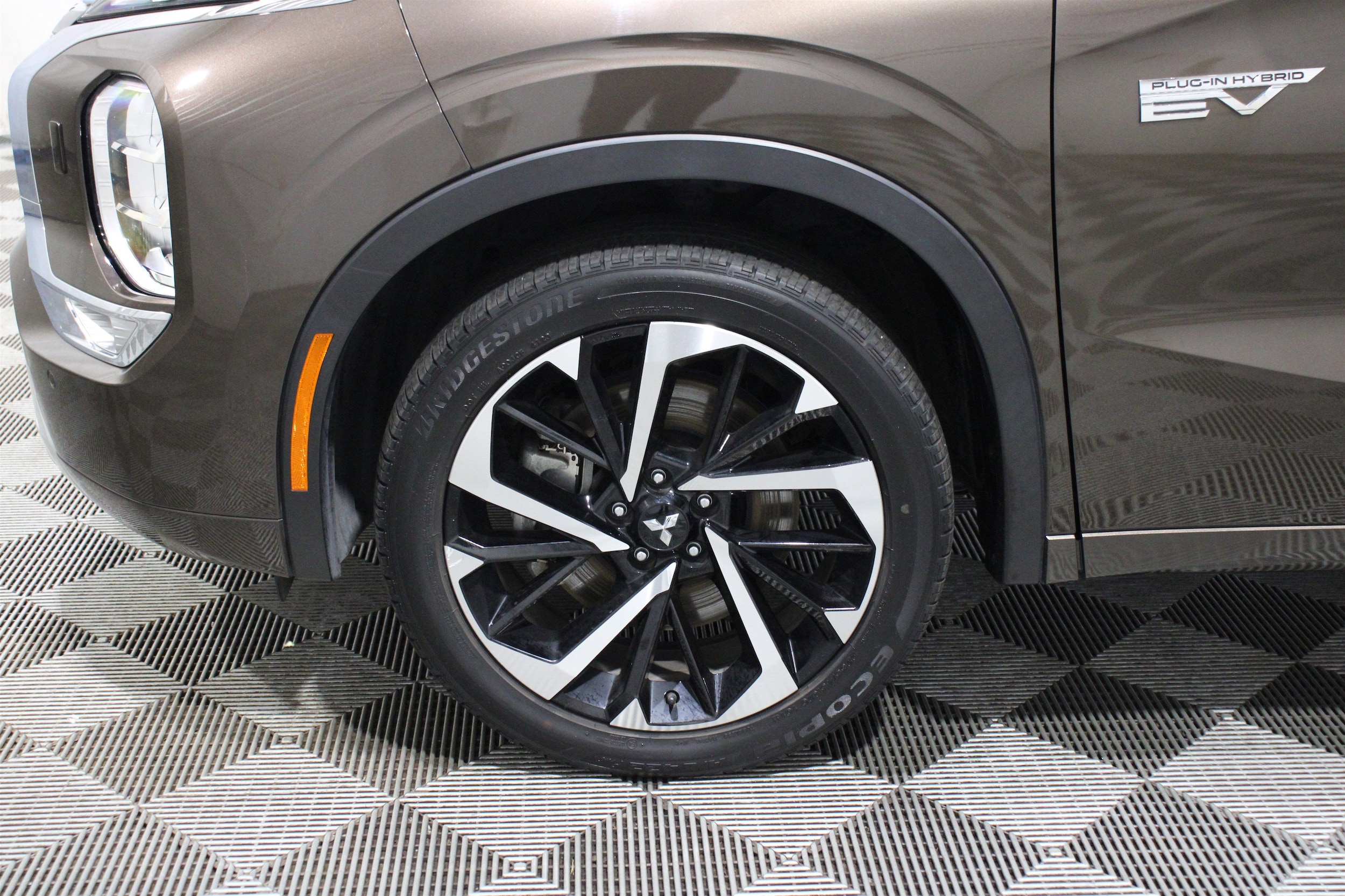 2024 Mitsubishi Outlander Plug-in Hybrid SEL - Photo 40