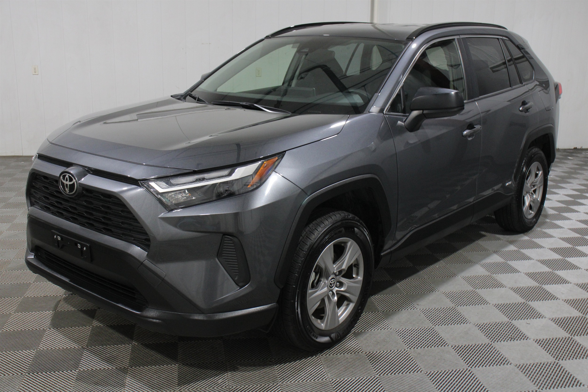 2025 Toyota RAV4 LE - Photo 36
