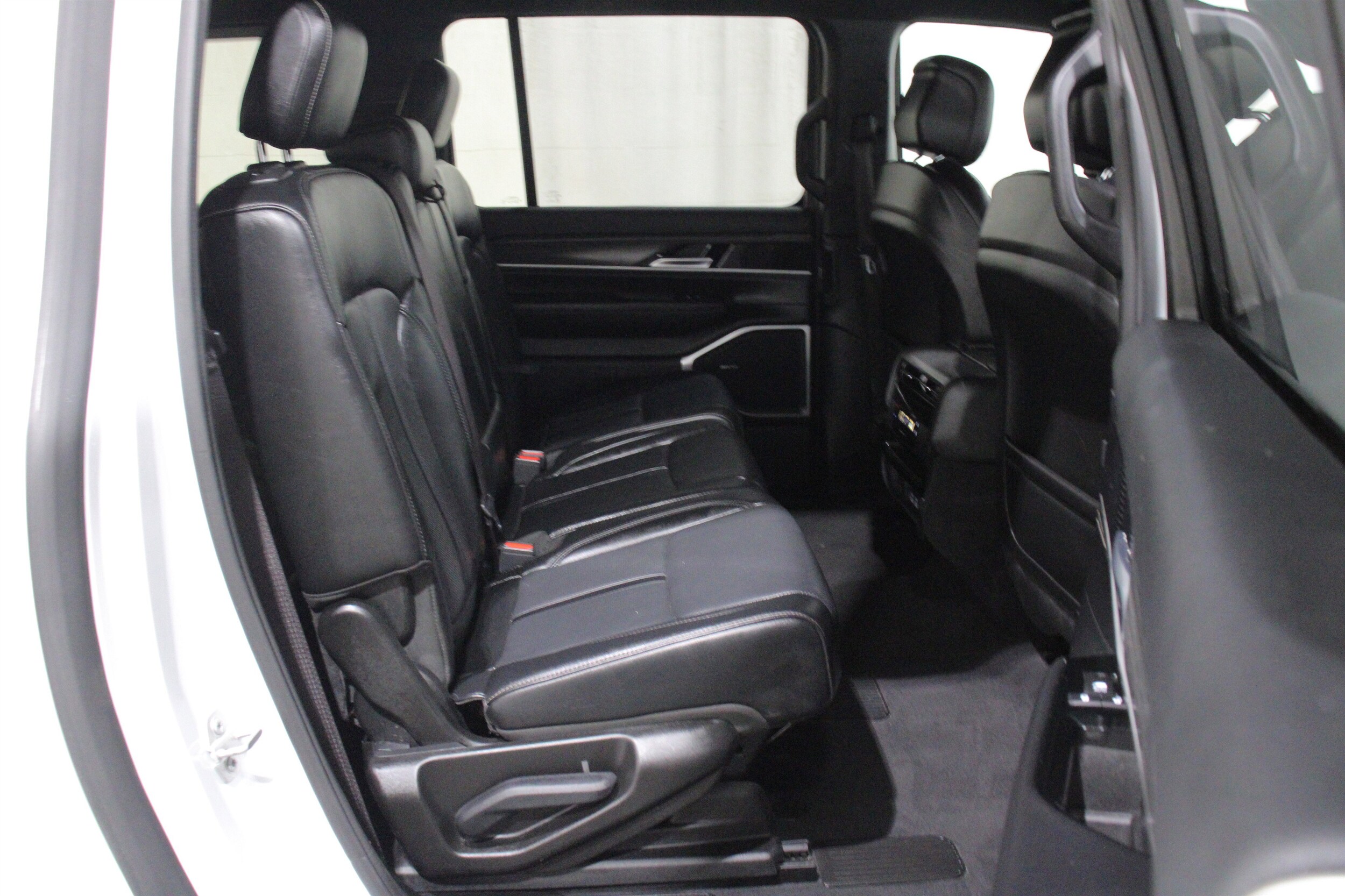 2024 Jeep Wagoneer L Series II - Photo 29