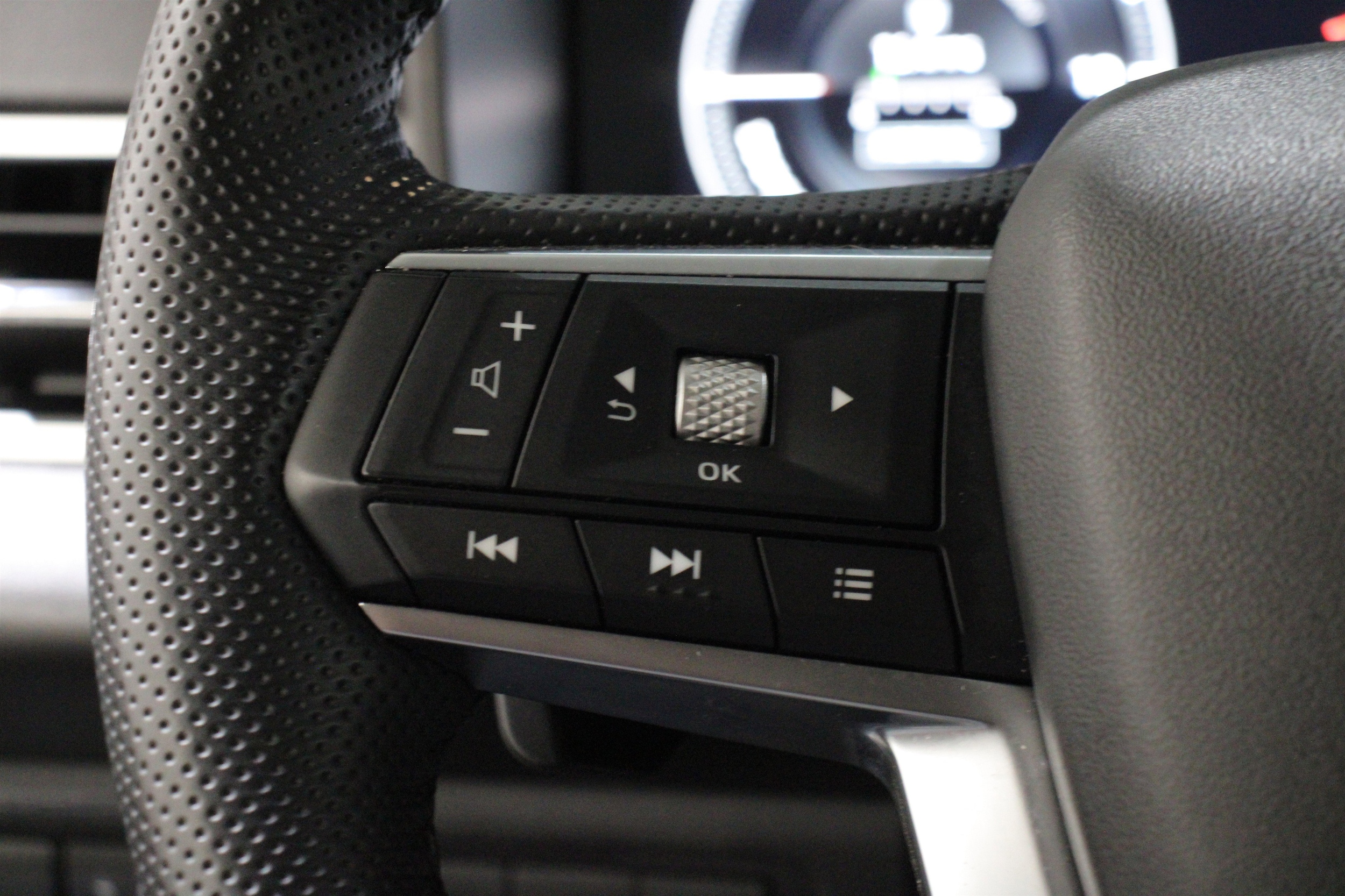 2024 Mitsubishi Outlander Plug-in Hybrid SE - Photo 9