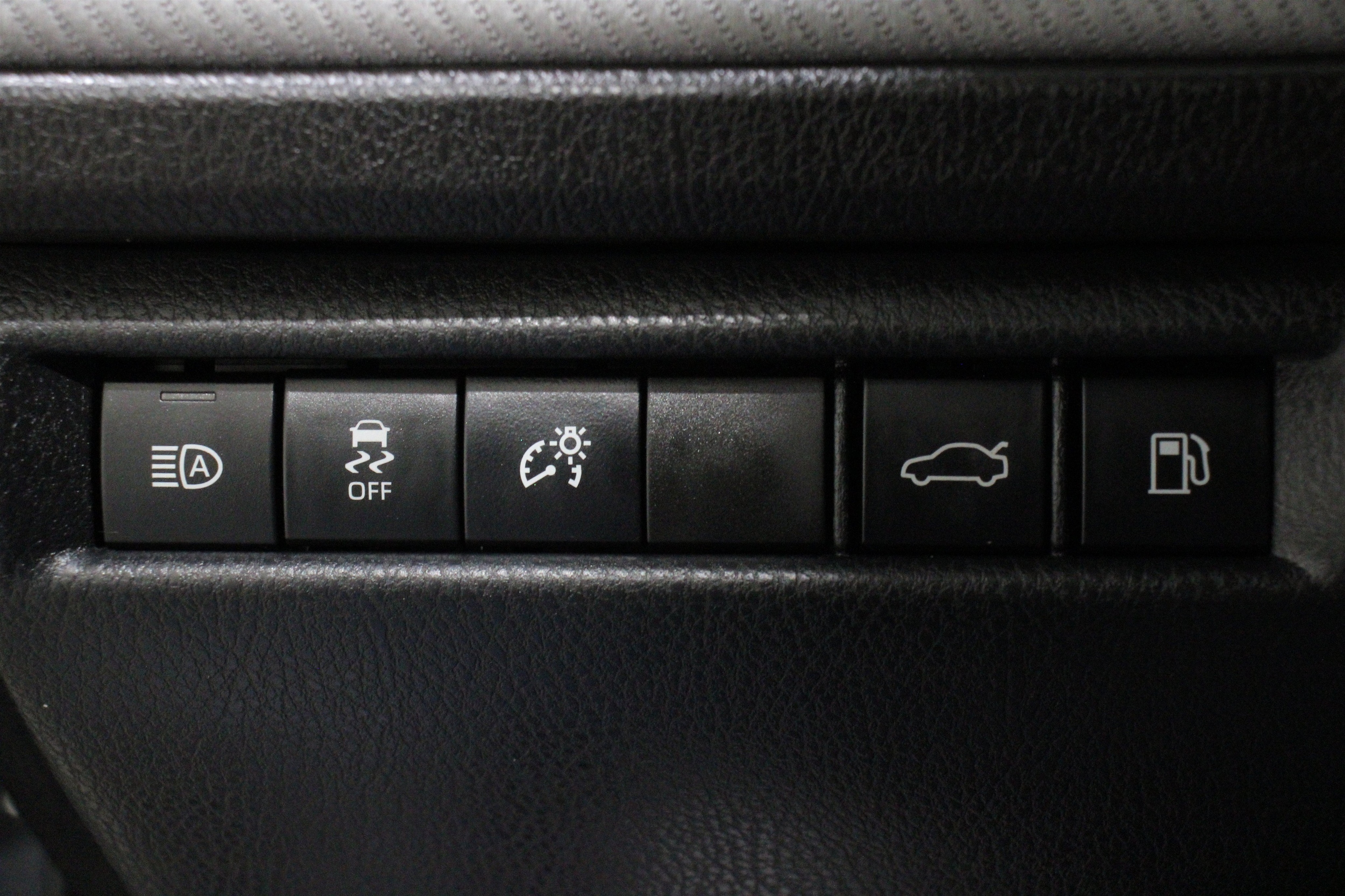 2025 Toyota Camry SE - Photo 11