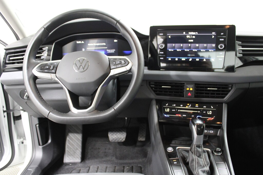 Used 2025 Volkswagen Jetta 1.5T SE Sedan
