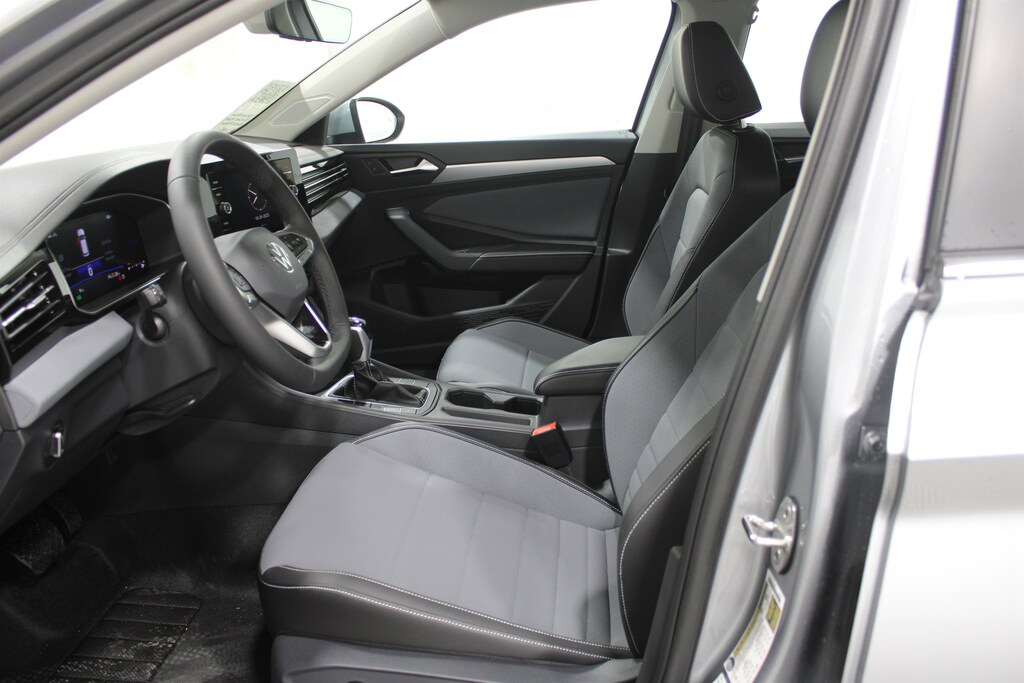 New 2026 Volkswagen Jetta 1.5T SE Sedan