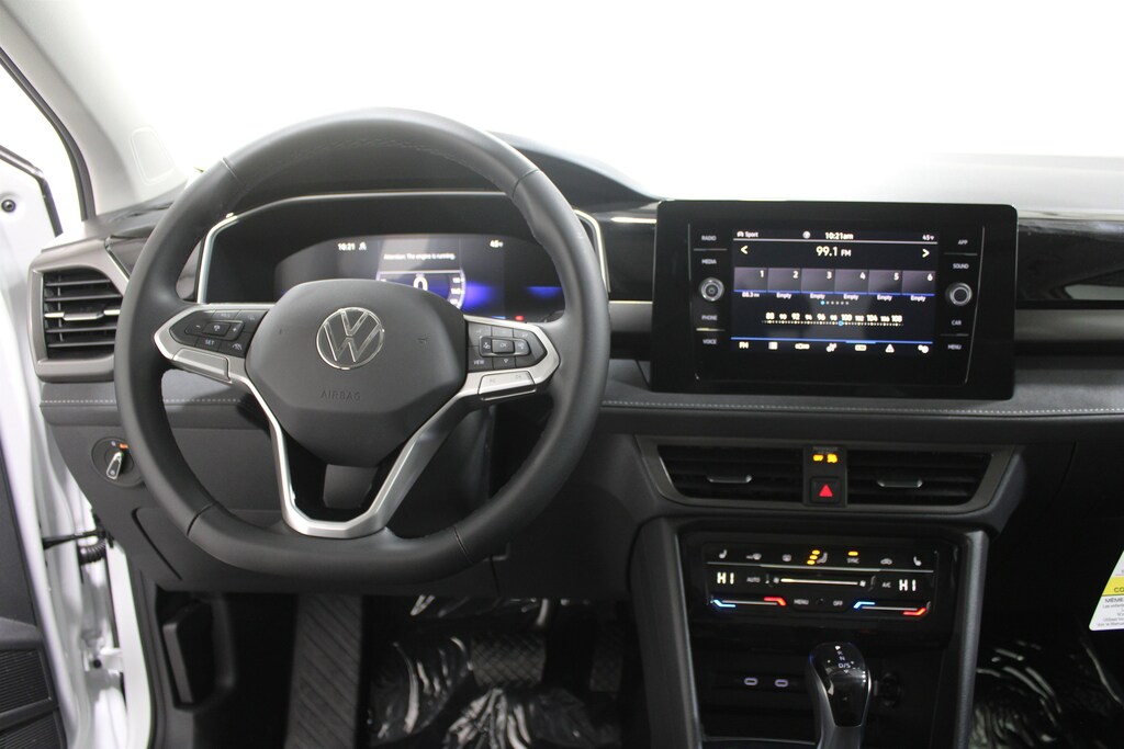 New 2026 Volkswagen Taos 1.5T SE Black SUV