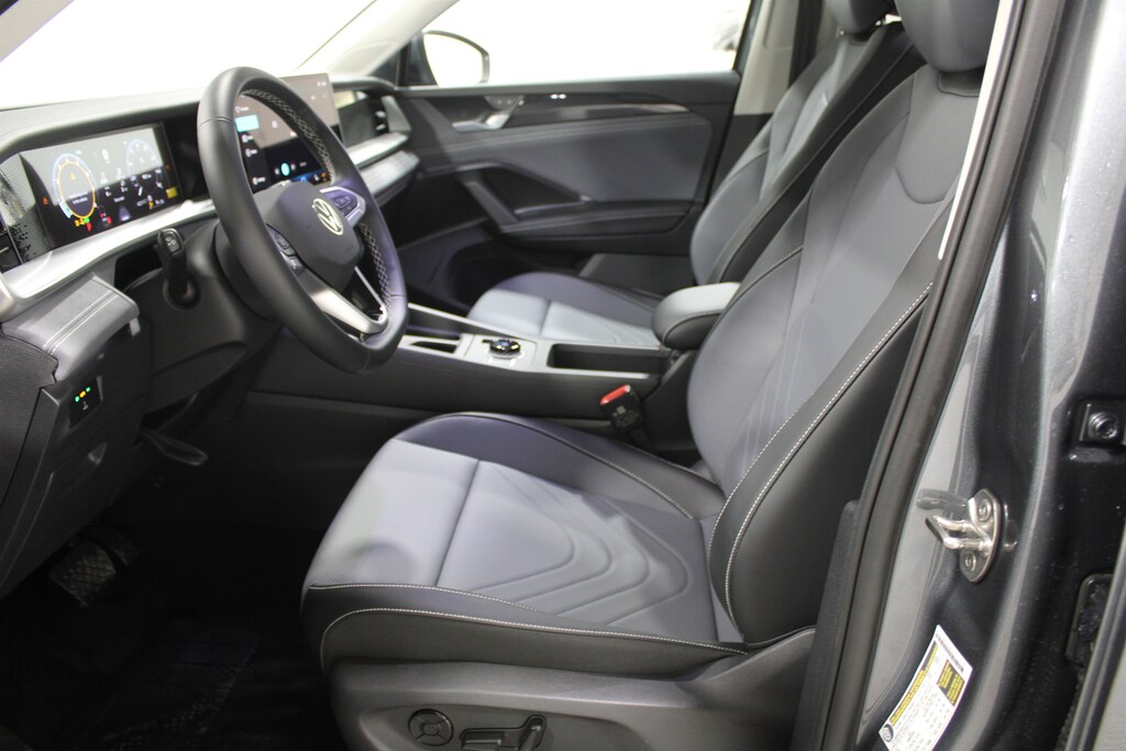 New 2026 Volkswagen Tiguan 2.0T SE SUV