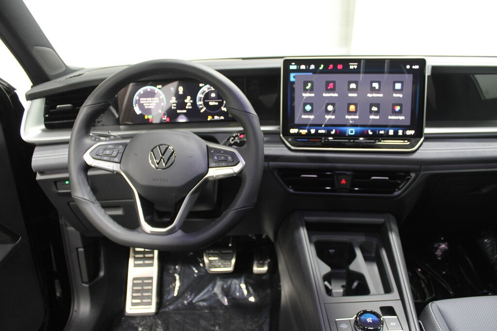 New 2026 Volkswagen Tiguan 2.0T SE R-Line Black SUV