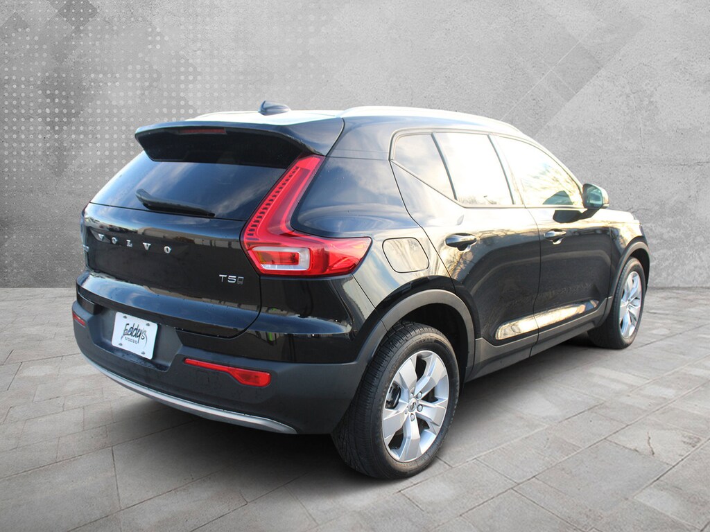 Used 2021 Volvo XC40 T5 Momentum SUV