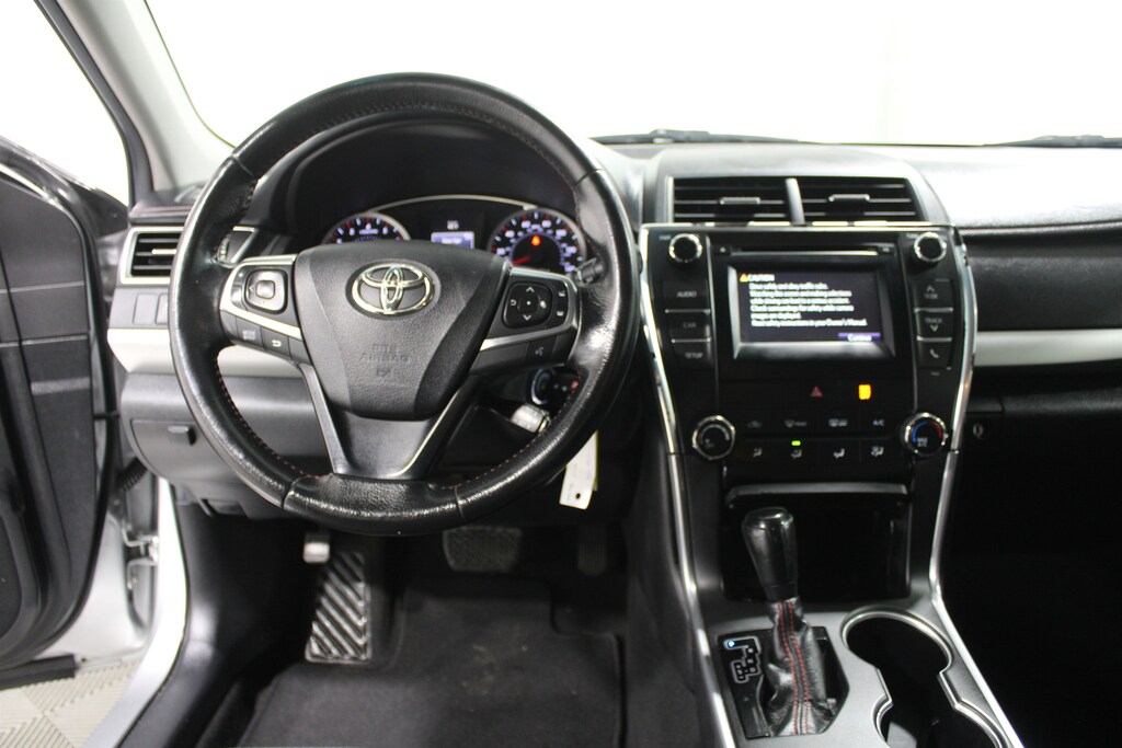Used 2015 Toyota Camry SE Sedan