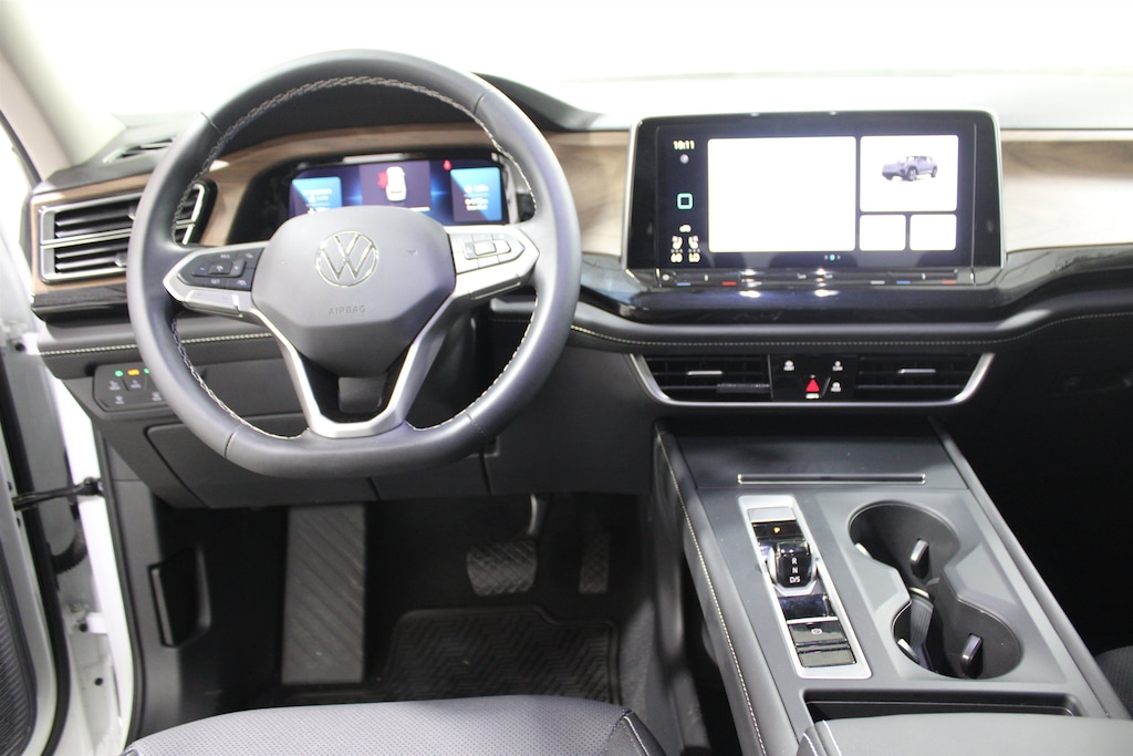 Used 2025 Volkswagen Atlas 2.0T SE SUV