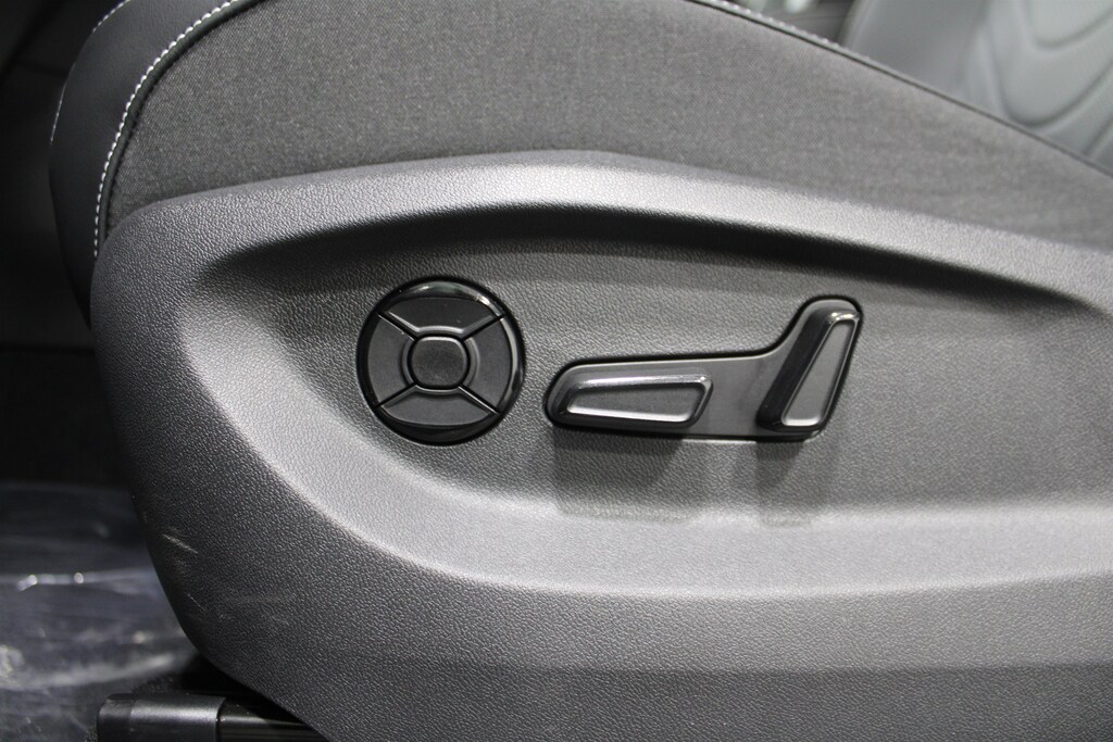 New 2025 Volkswagen Tiguan 2.0T SE SUV