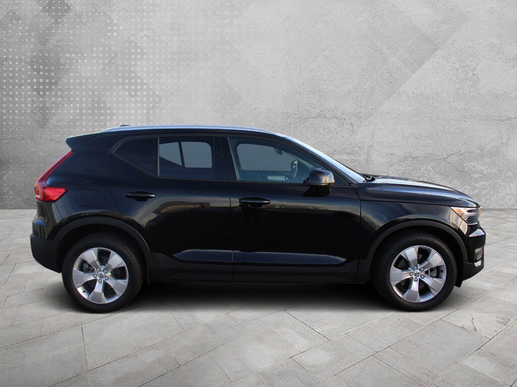 Used 2021 Volvo XC40 T5 Momentum SUV