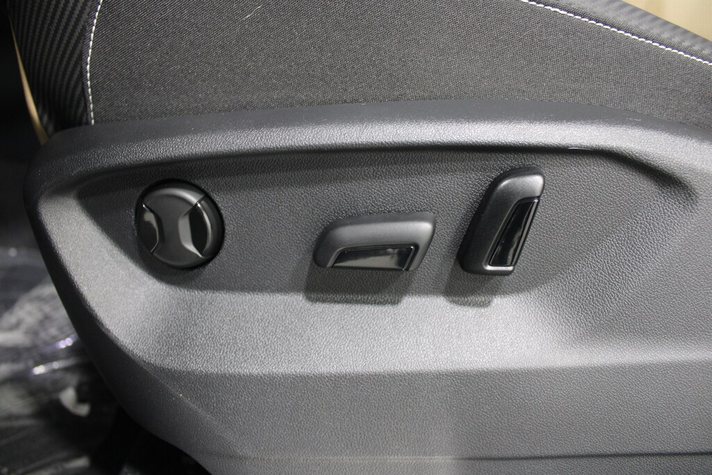 New 2026 Volkswagen Atlas Cross Sport 2.0T SE w/Technology SUV