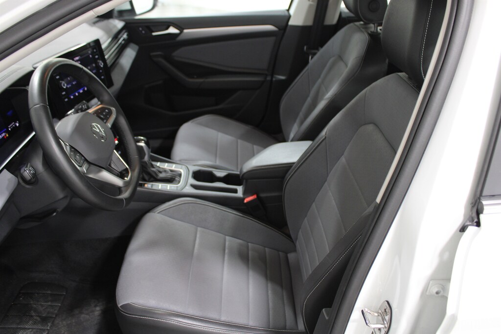 Used 2025 Volkswagen Jetta 1.5T SE Sedan