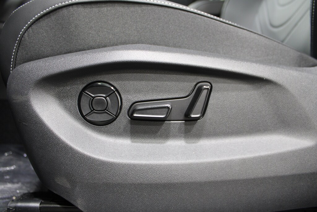 New 2025 Volkswagen Tiguan 2.0T SE SUV