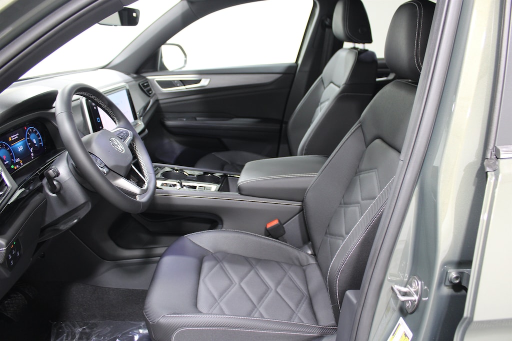 New 2026 Volkswagen Atlas Cross Sport 2.0T SE w/Technology SUV