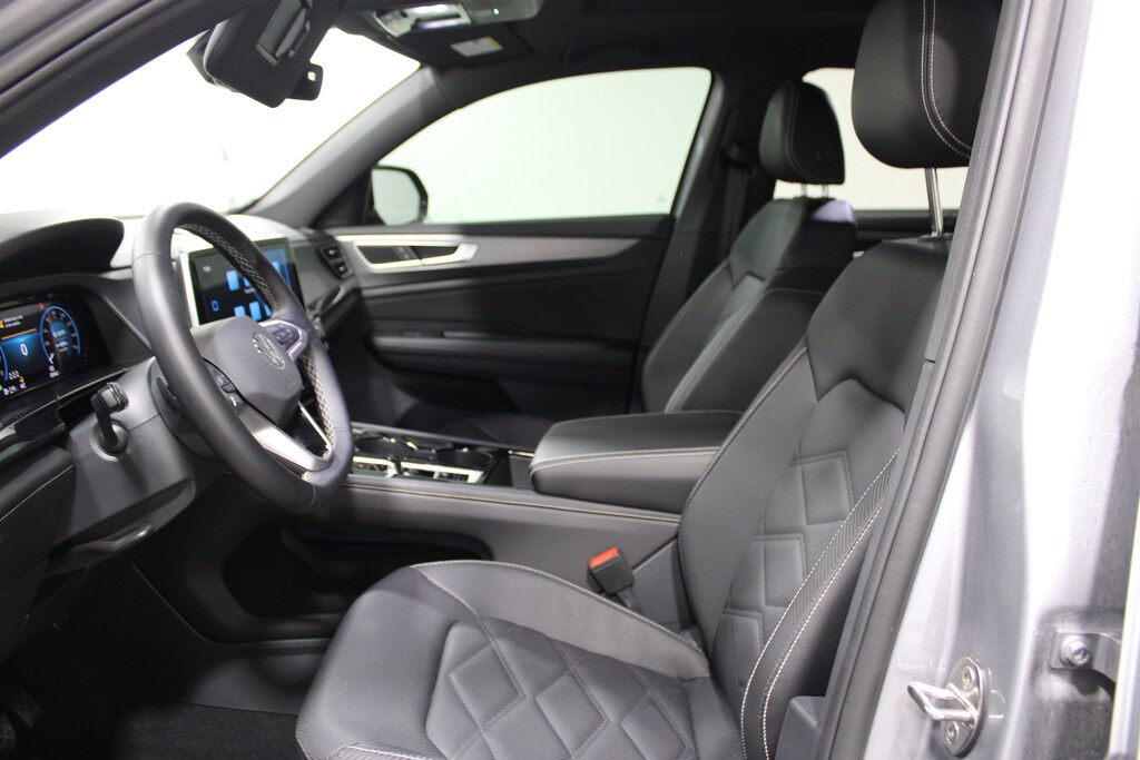 Used 2025 Volkswagen Atlas Cross Sport 2.0T SE w/Technology SUV