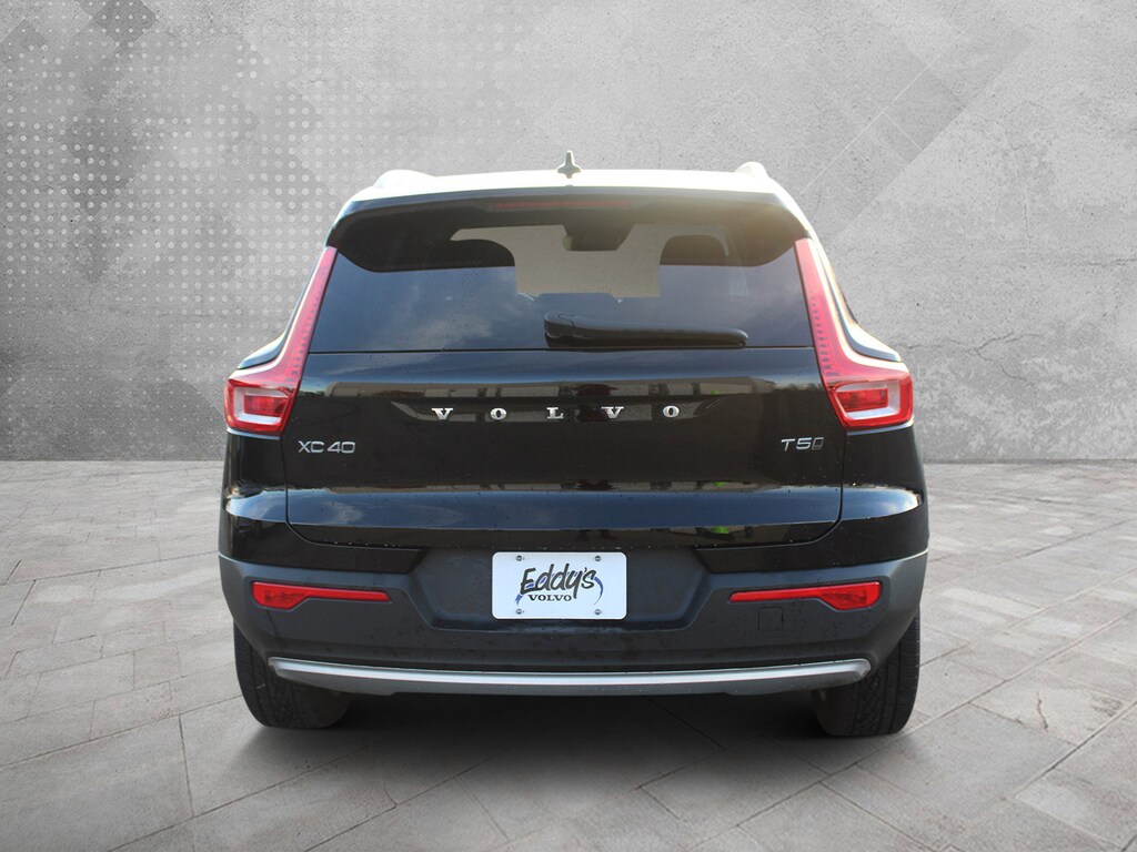 Used 2021 Volvo XC40 T5 Momentum SUV