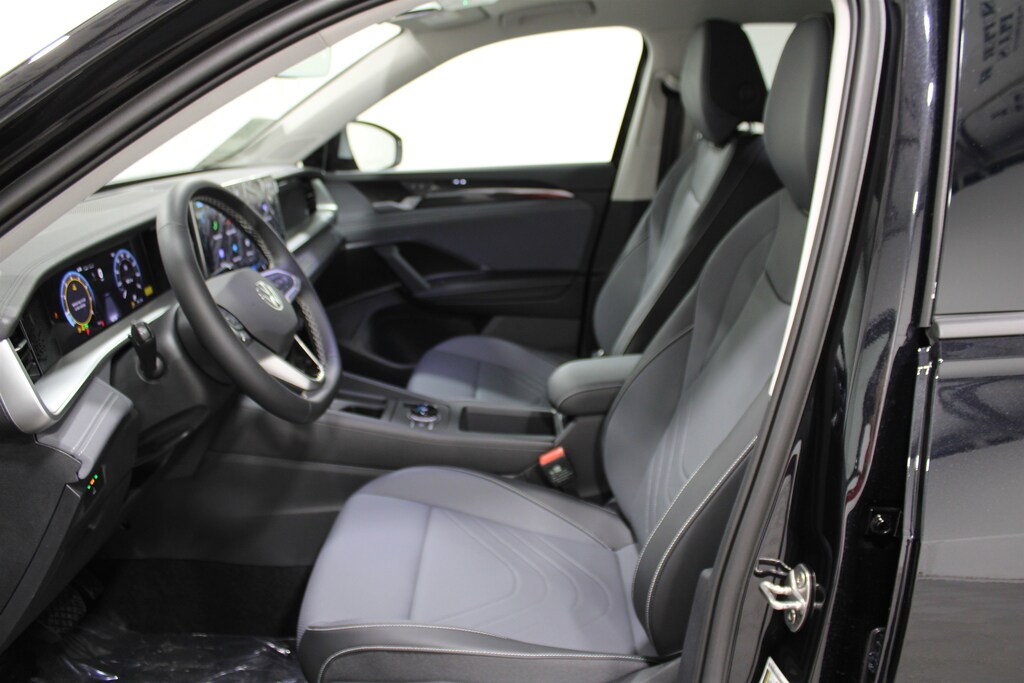 New 2025 Volkswagen Tiguan 2.0T SE SUV