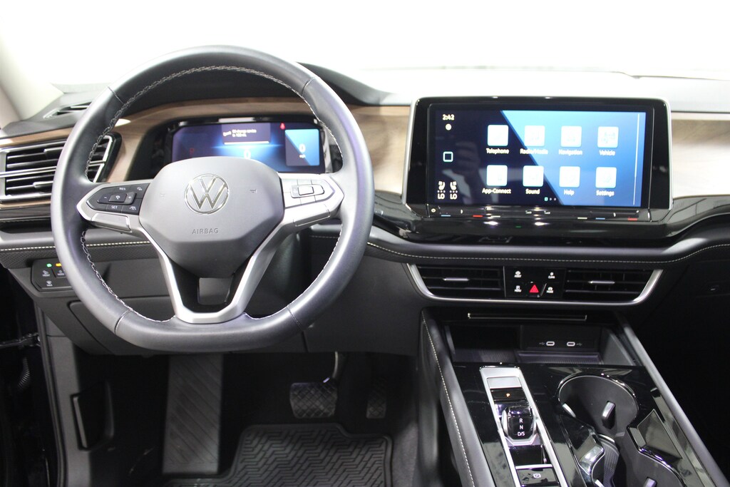 Used 2024 Volkswagen Atlas 2.0T SE w/Technology SUV