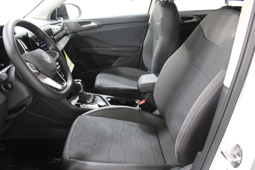 New 2026 Volkswagen Taos 1.5T SE Black SUV